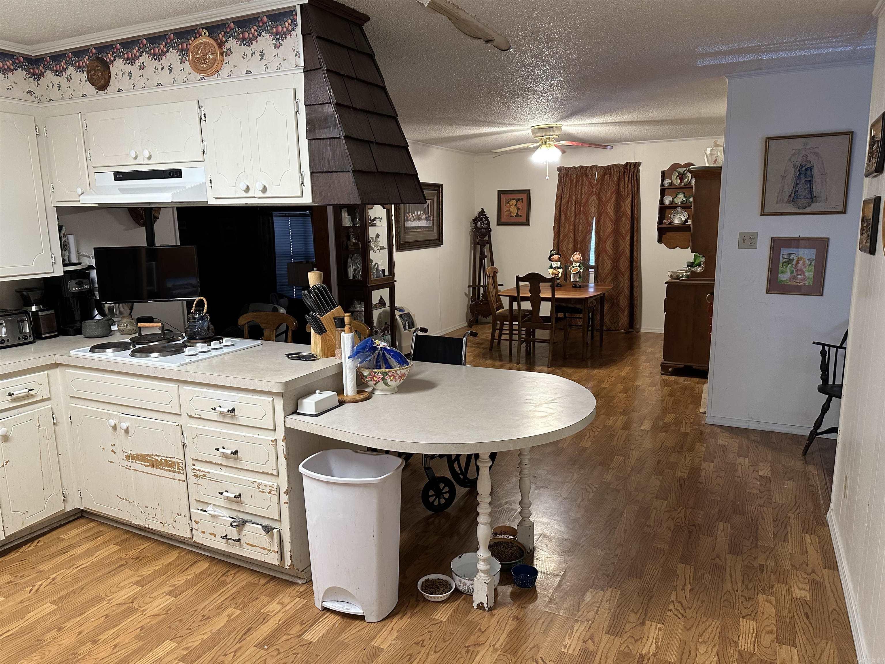 102 Douglas Drive Property Photo 9