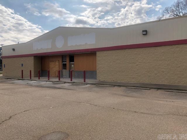 210 S Main Property Photo 1