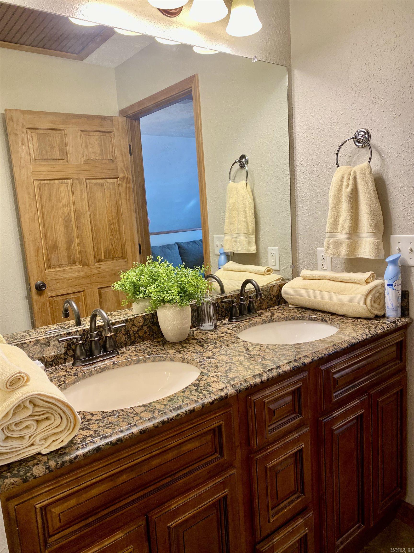 5 Jared Circle Property Photo 23