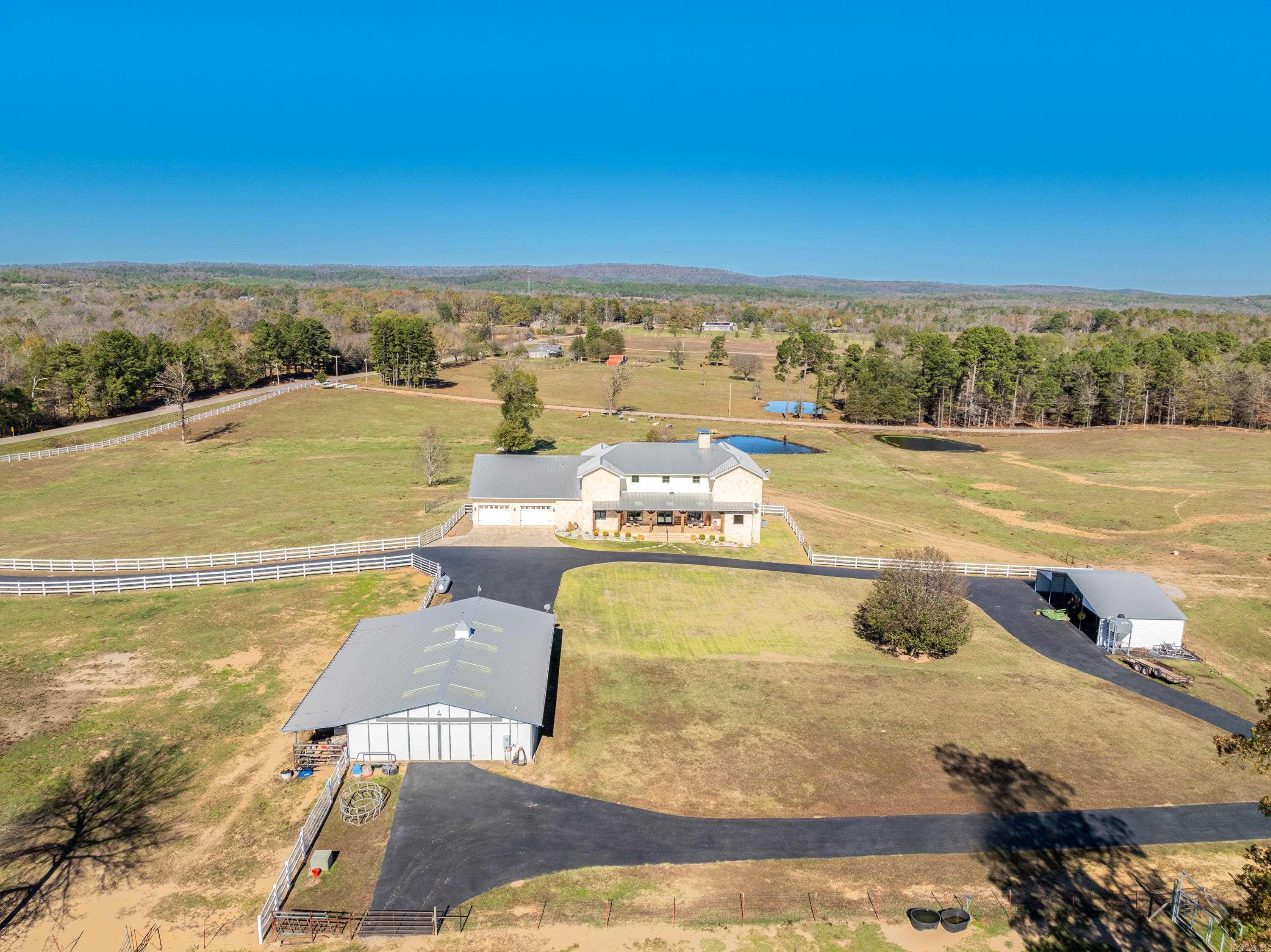 905 SUNSHINE Road Property Photo 1