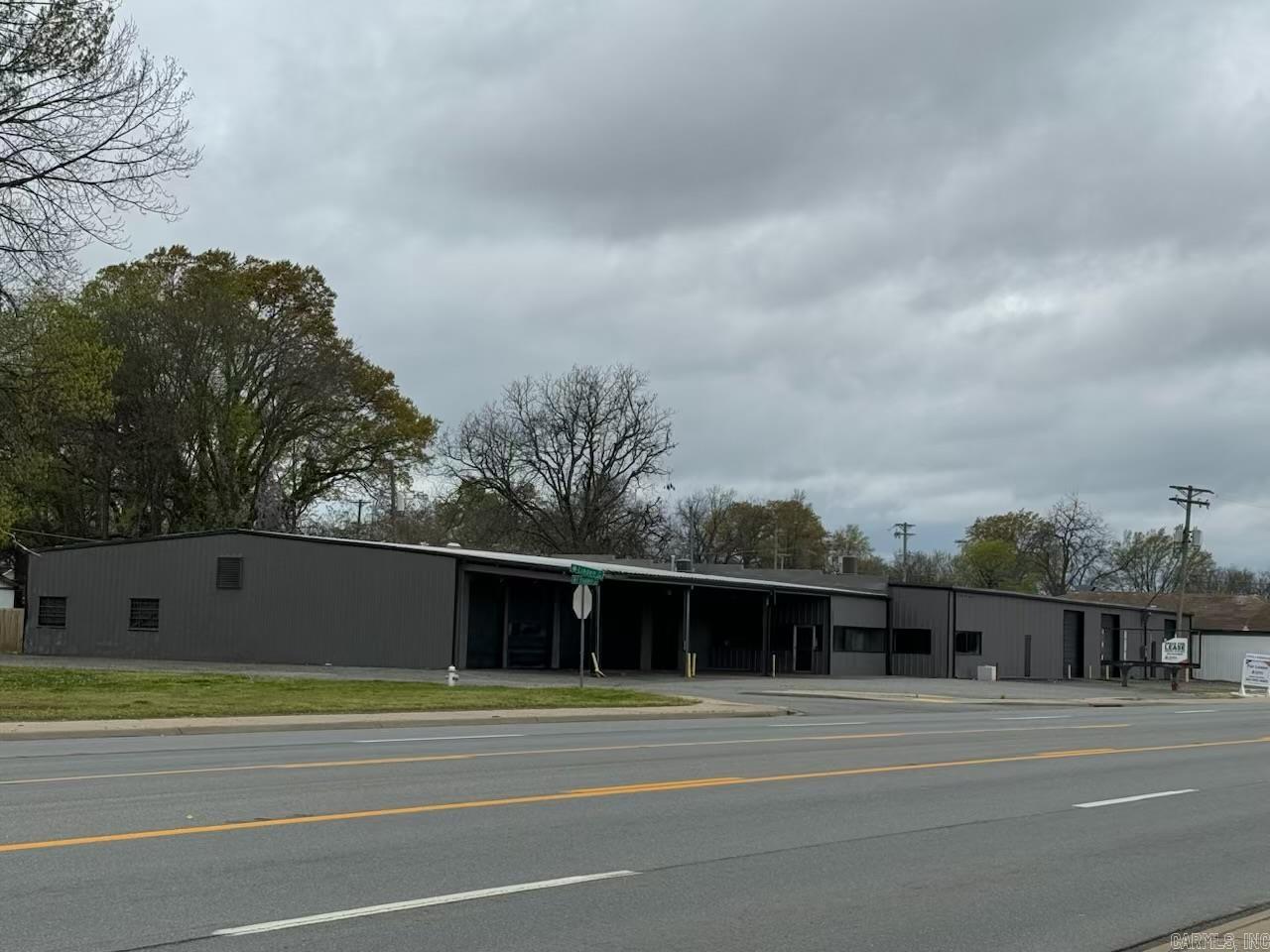 2222 E Broadway Street Property Photo 2