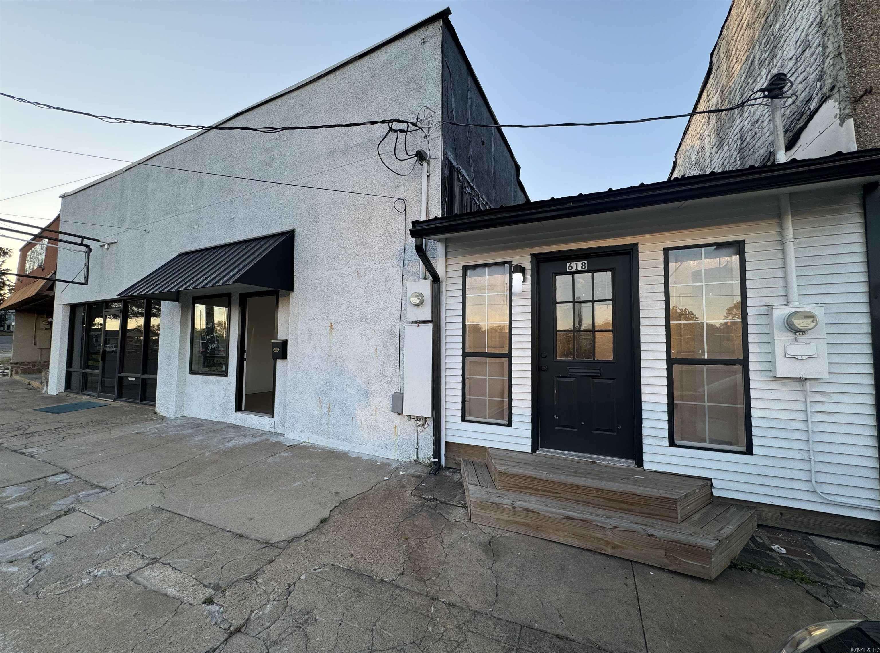 618 & 620 W Grand Avenue Property Photo