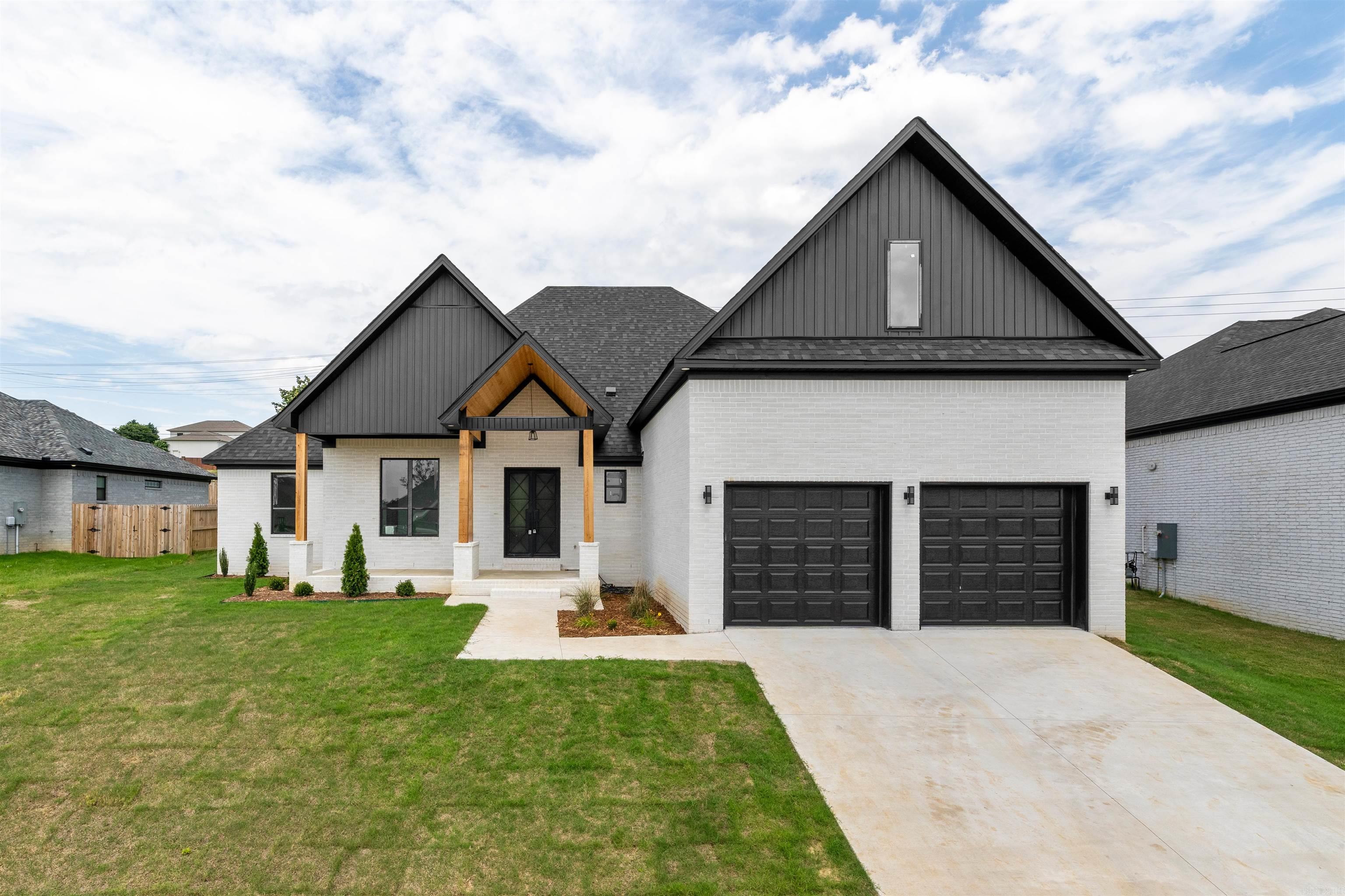 9725 Cliffside Drive Property Photo