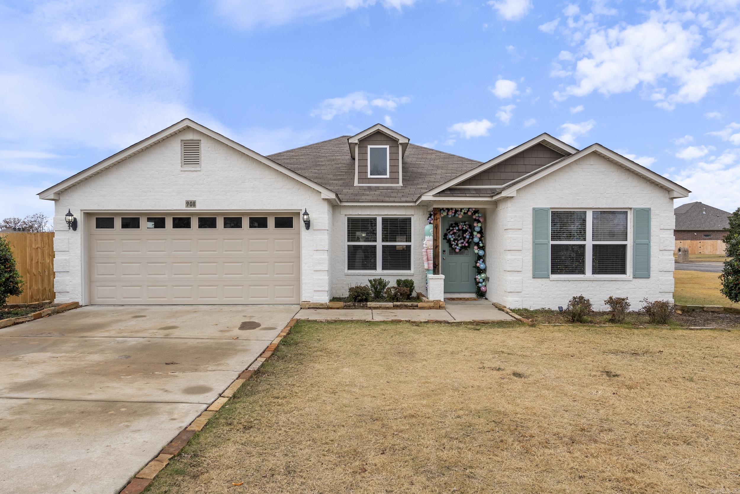 908 Greystone Blvd Property Photo