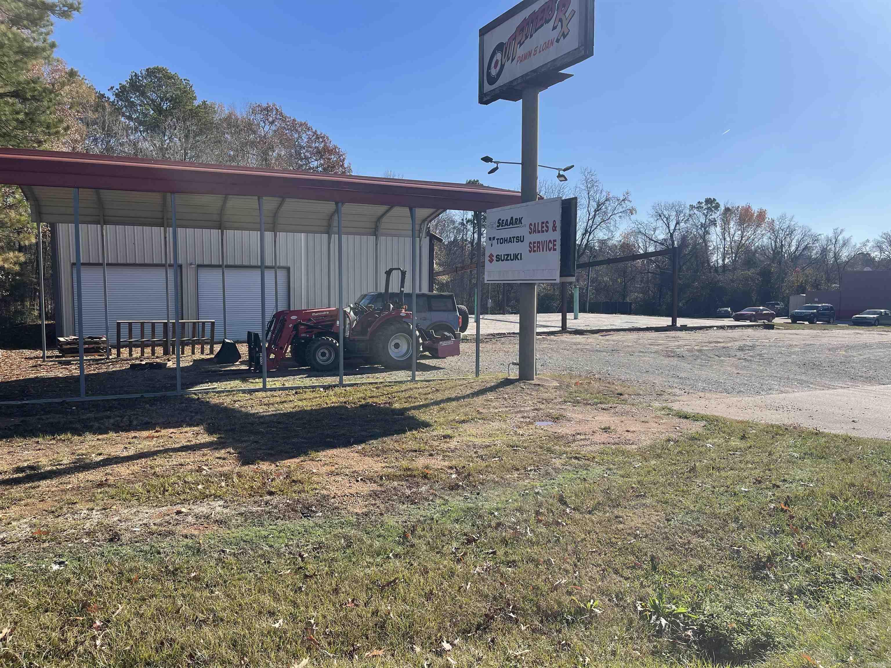 922 N Highway 425 Property Photo 2