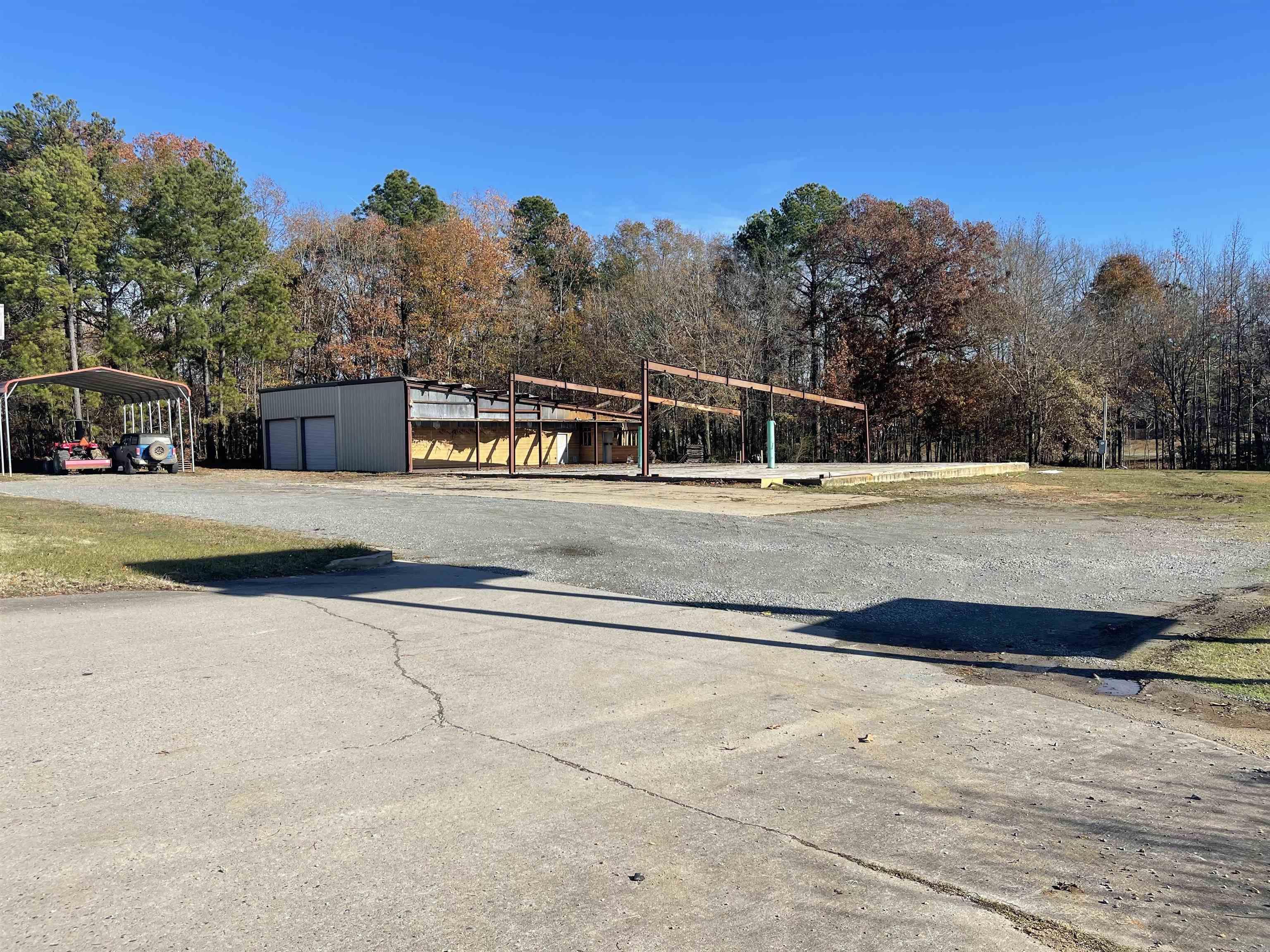 922 N Highway 425 Property Photo 4