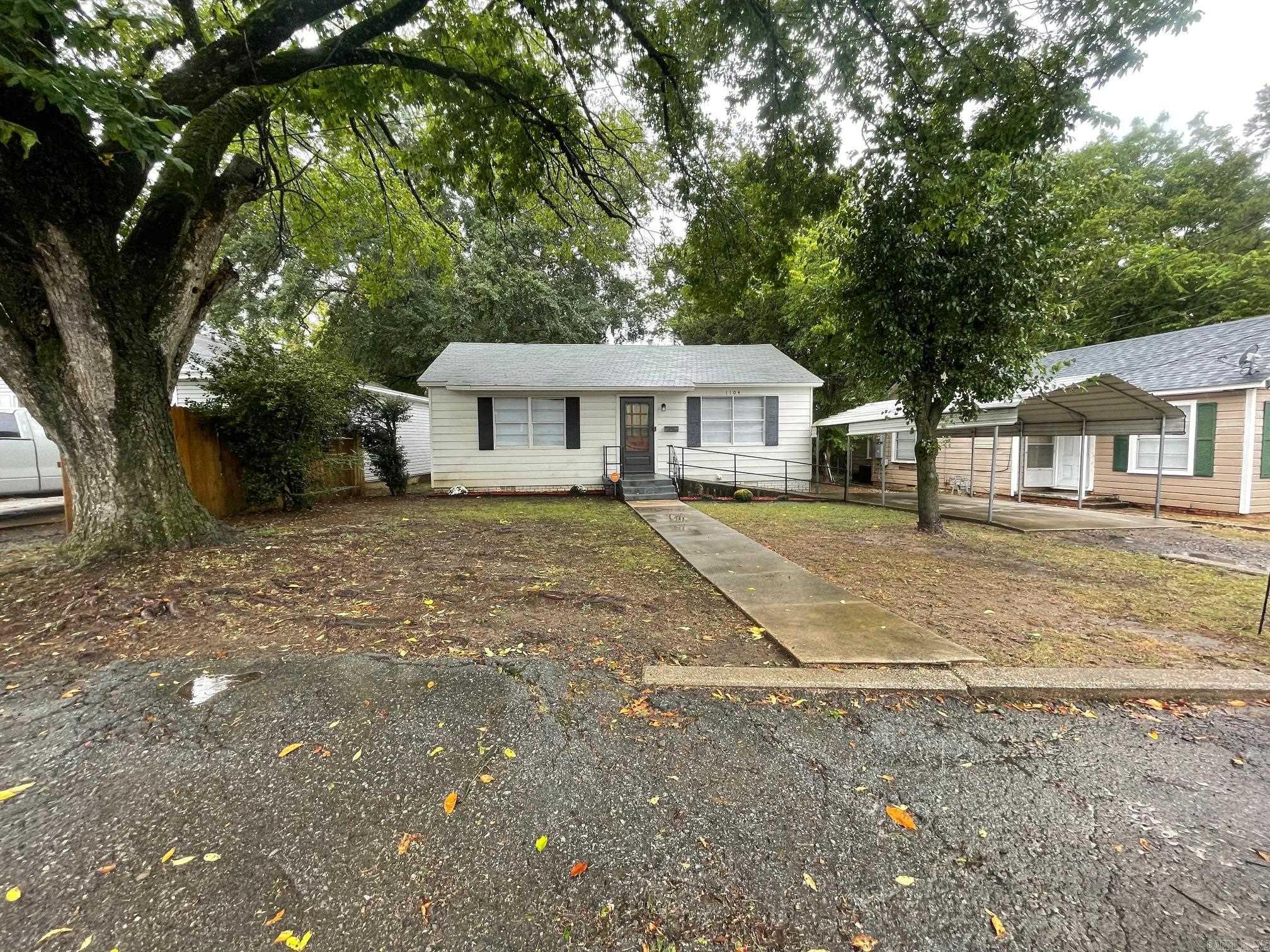 1104 Parkway Drive Property Photo 1