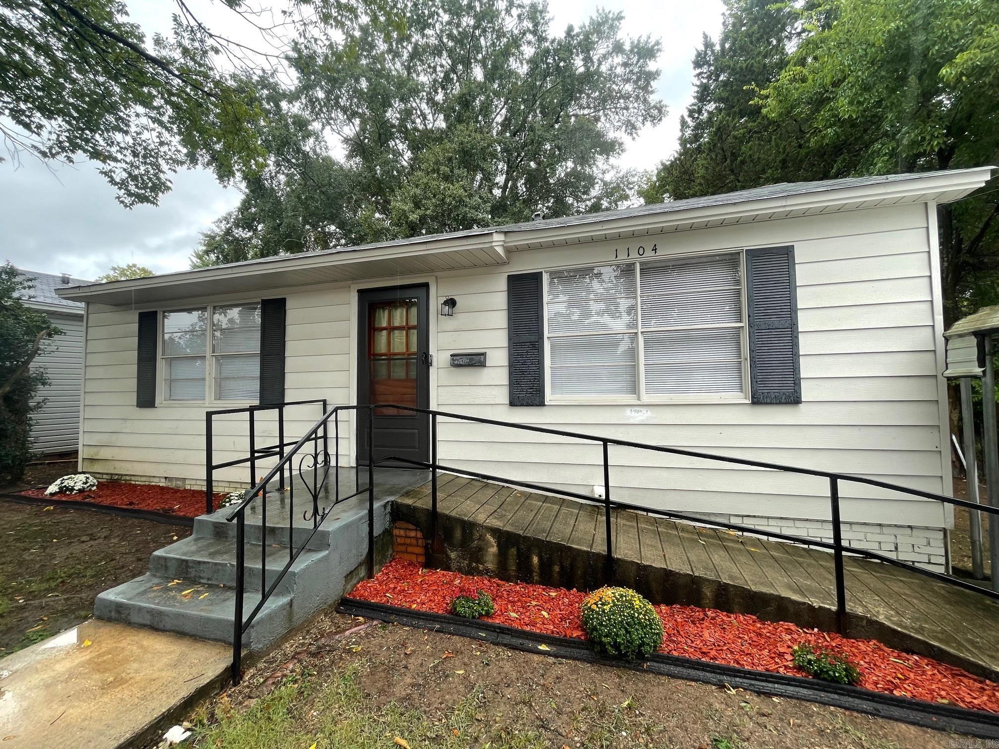 1104 Parkway Drive Property Photo 3