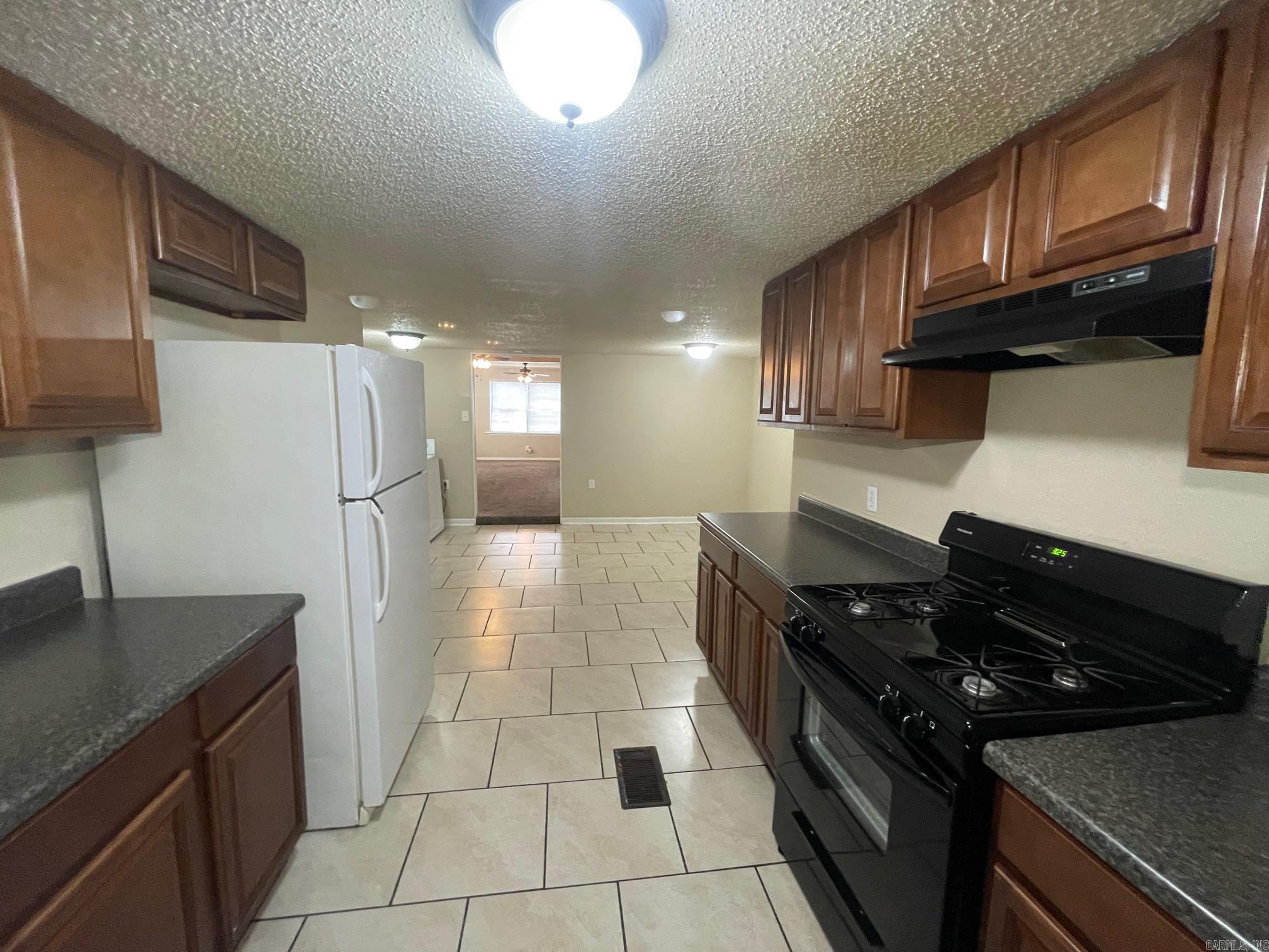 1104 Parkway Drive Property Photo 11