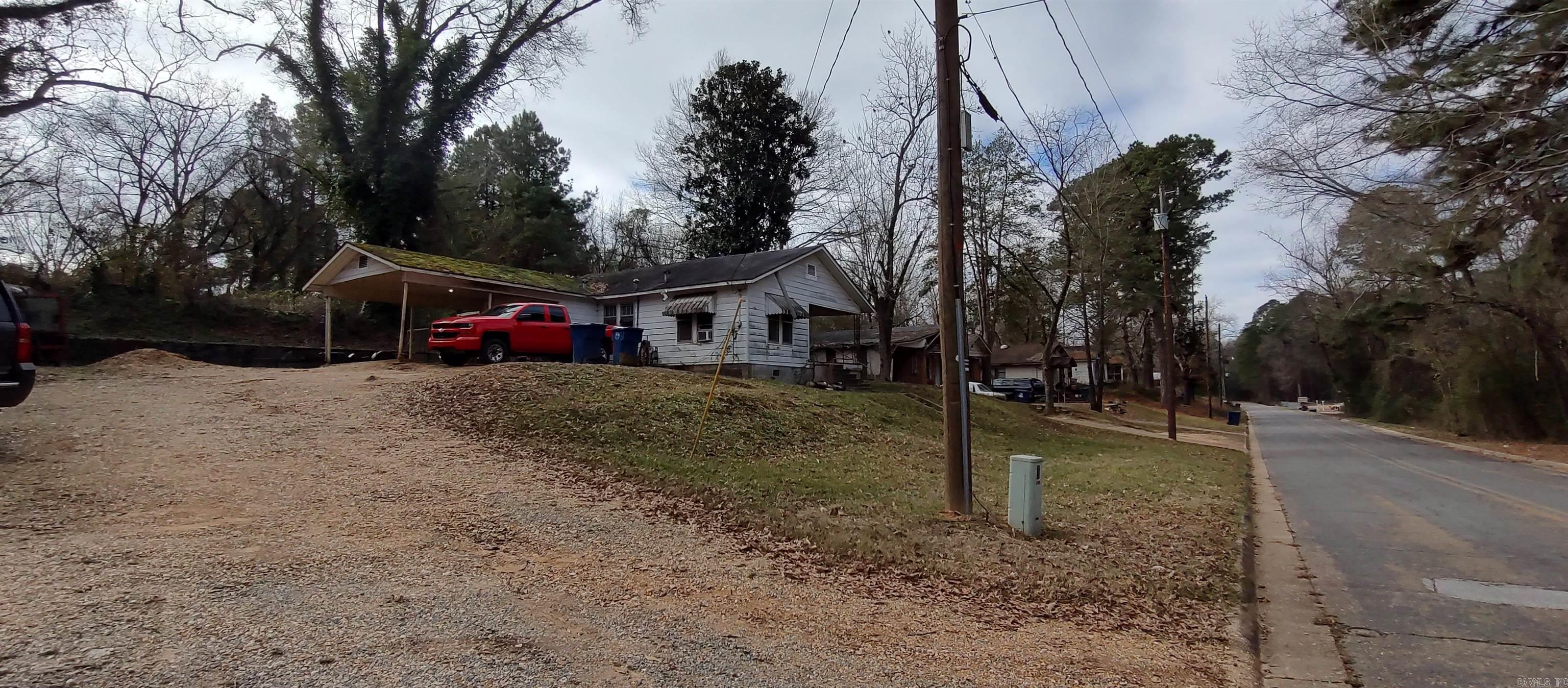 607 Elm Street Property Photo 10