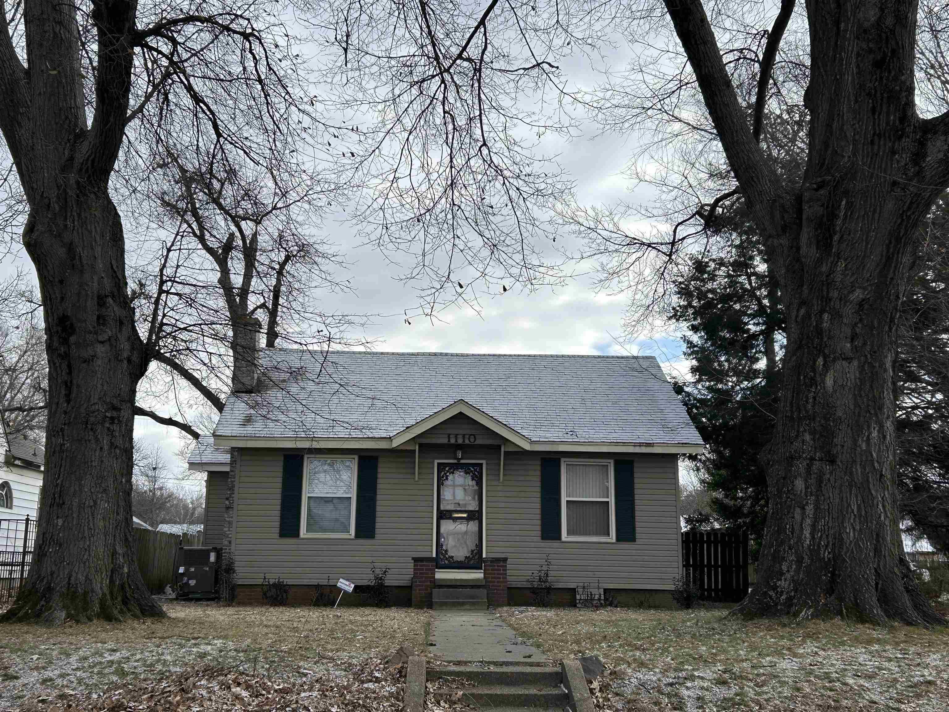 1110 N Division St Property Photo 1