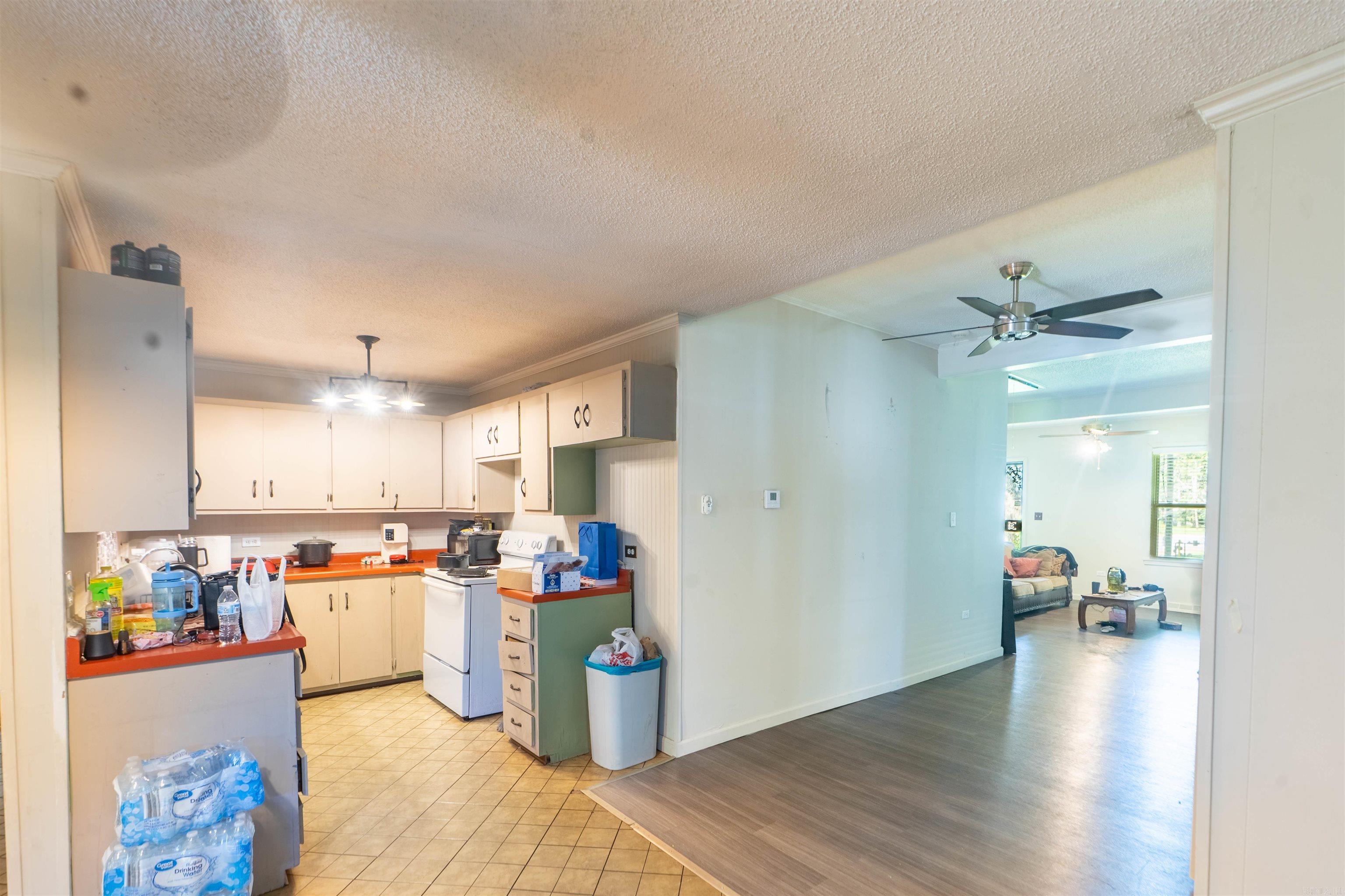 1110 N Division St Property Photo 5