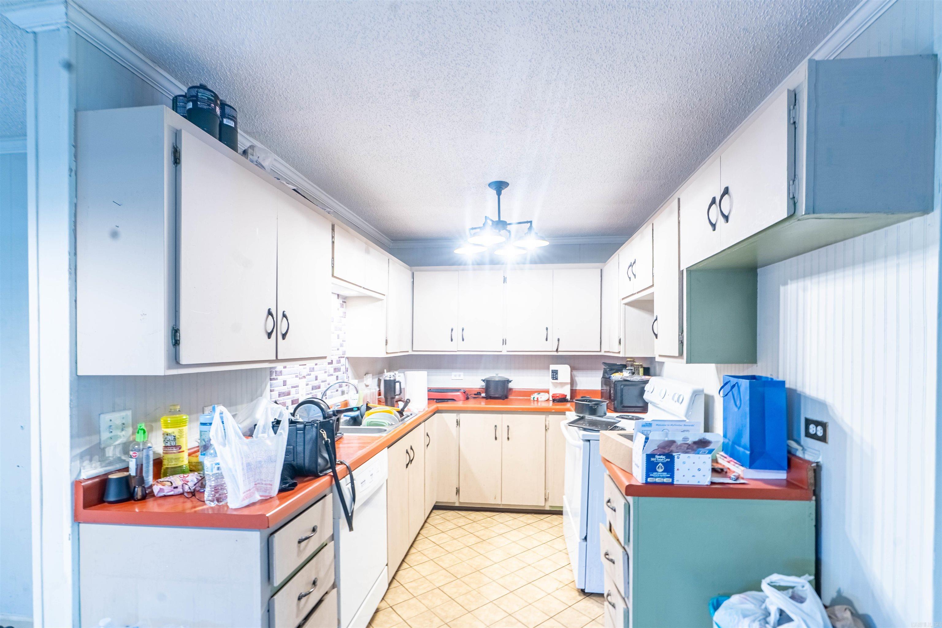 1110 N Division St Property Photo 6