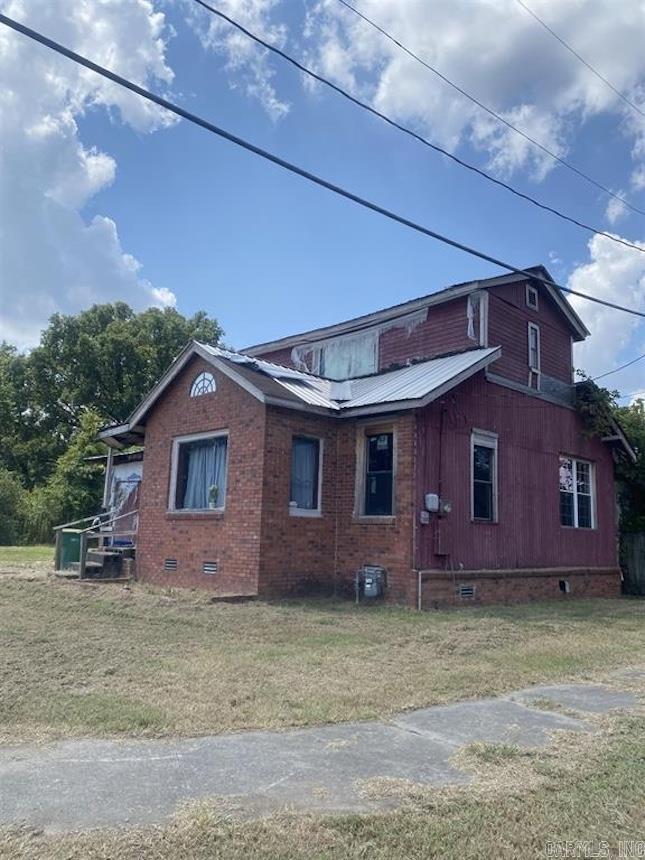 825 N D Street Property Photo 1