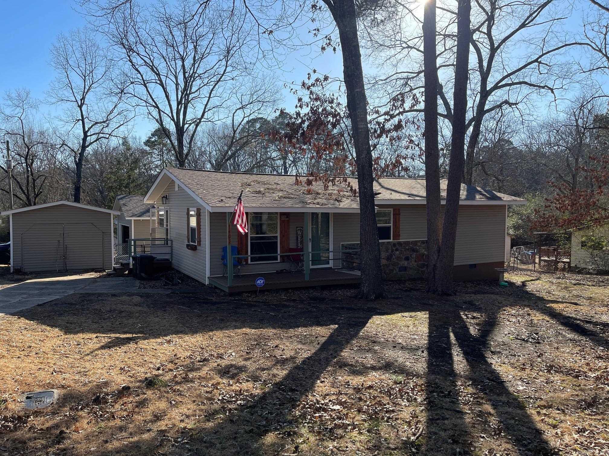 1403 W Walnut St. Property Photo 1
