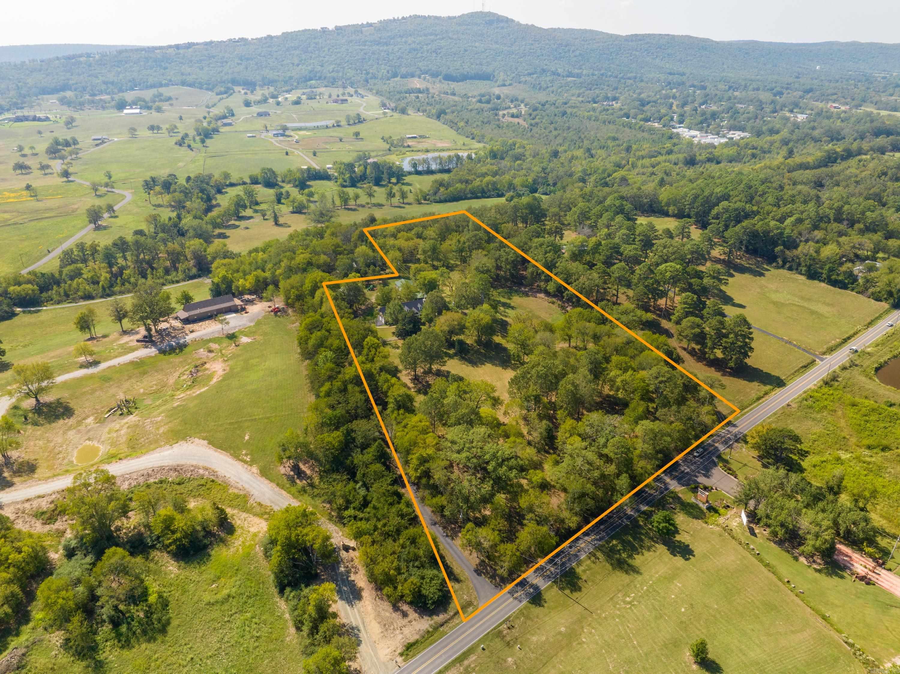 495 Amity Road Property Photo 2