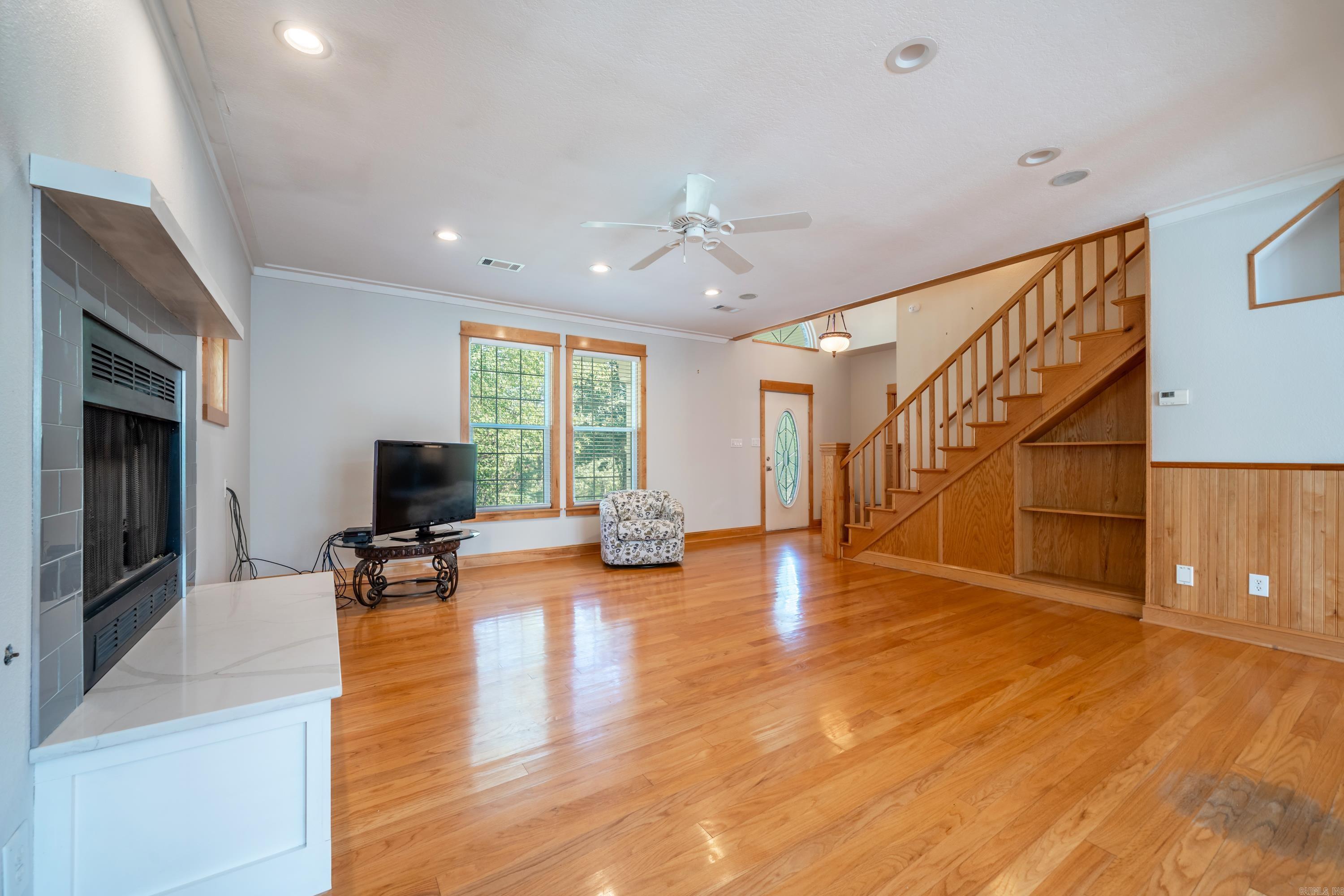495 Amity Road Property Photo 8