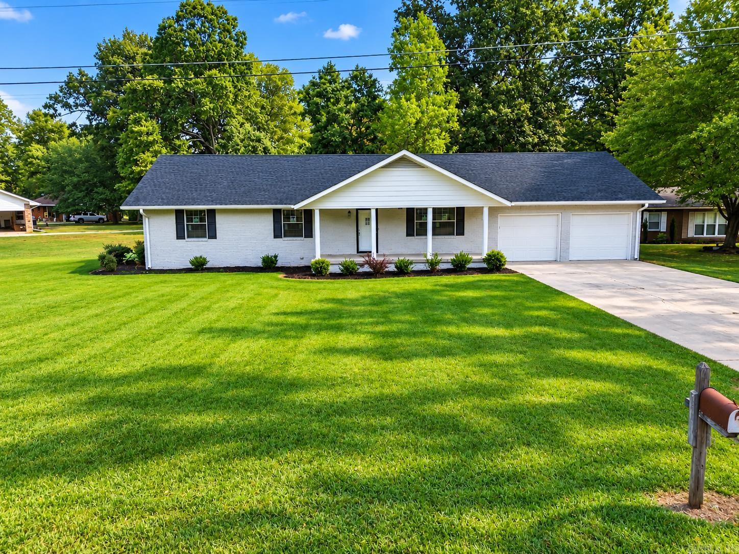 1017 Homecrest Drive Property Photo 1