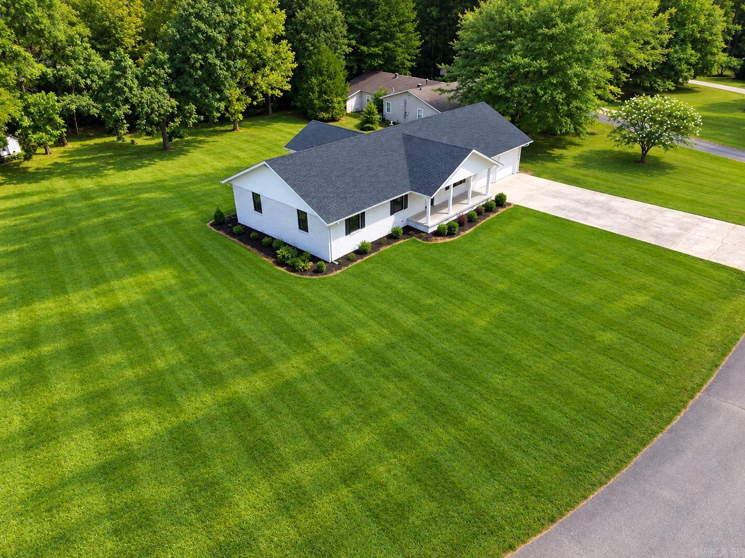 1017 Homecrest Drive Property Photo 2