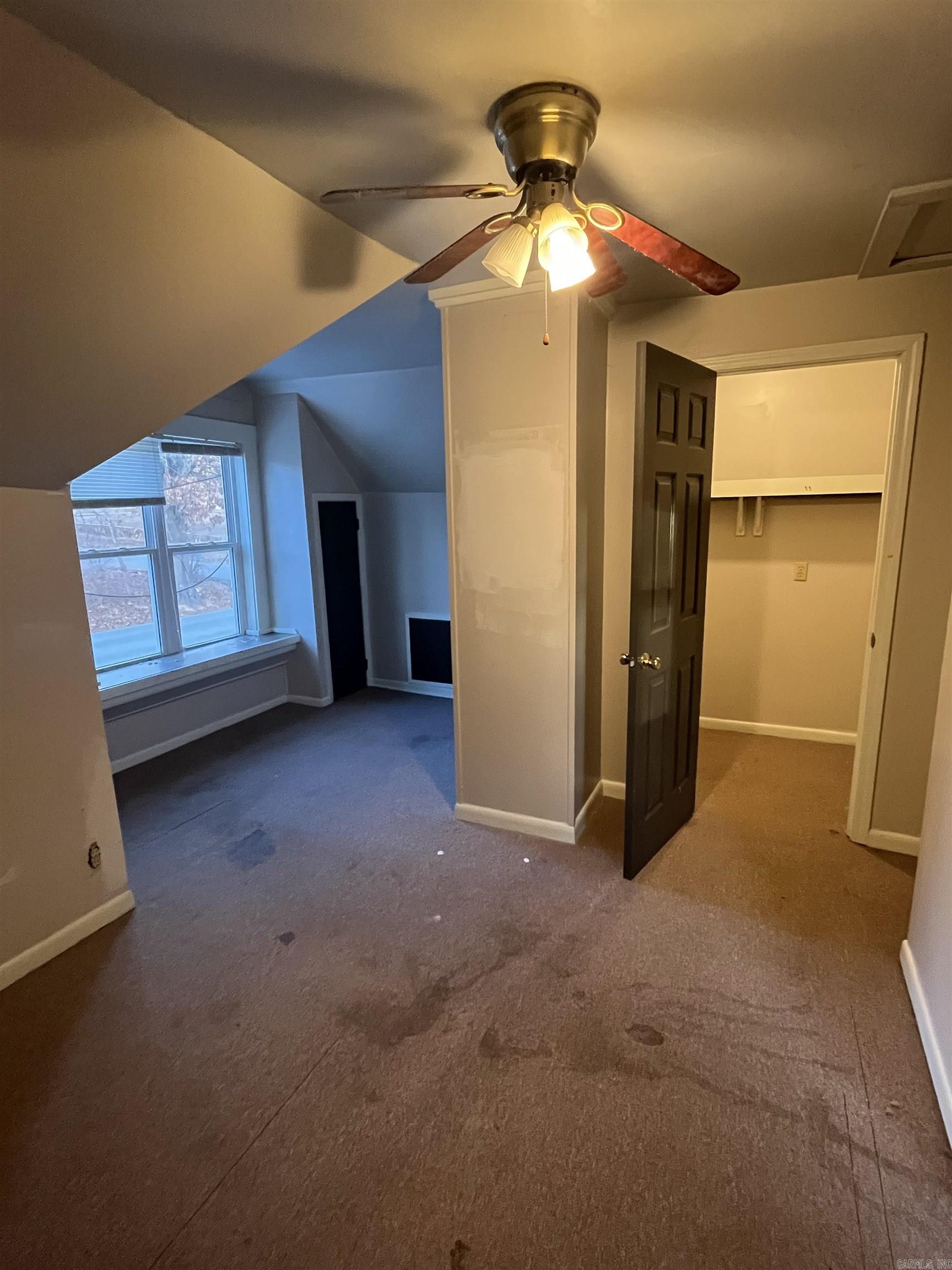 140 N Oak St Property Photo 13