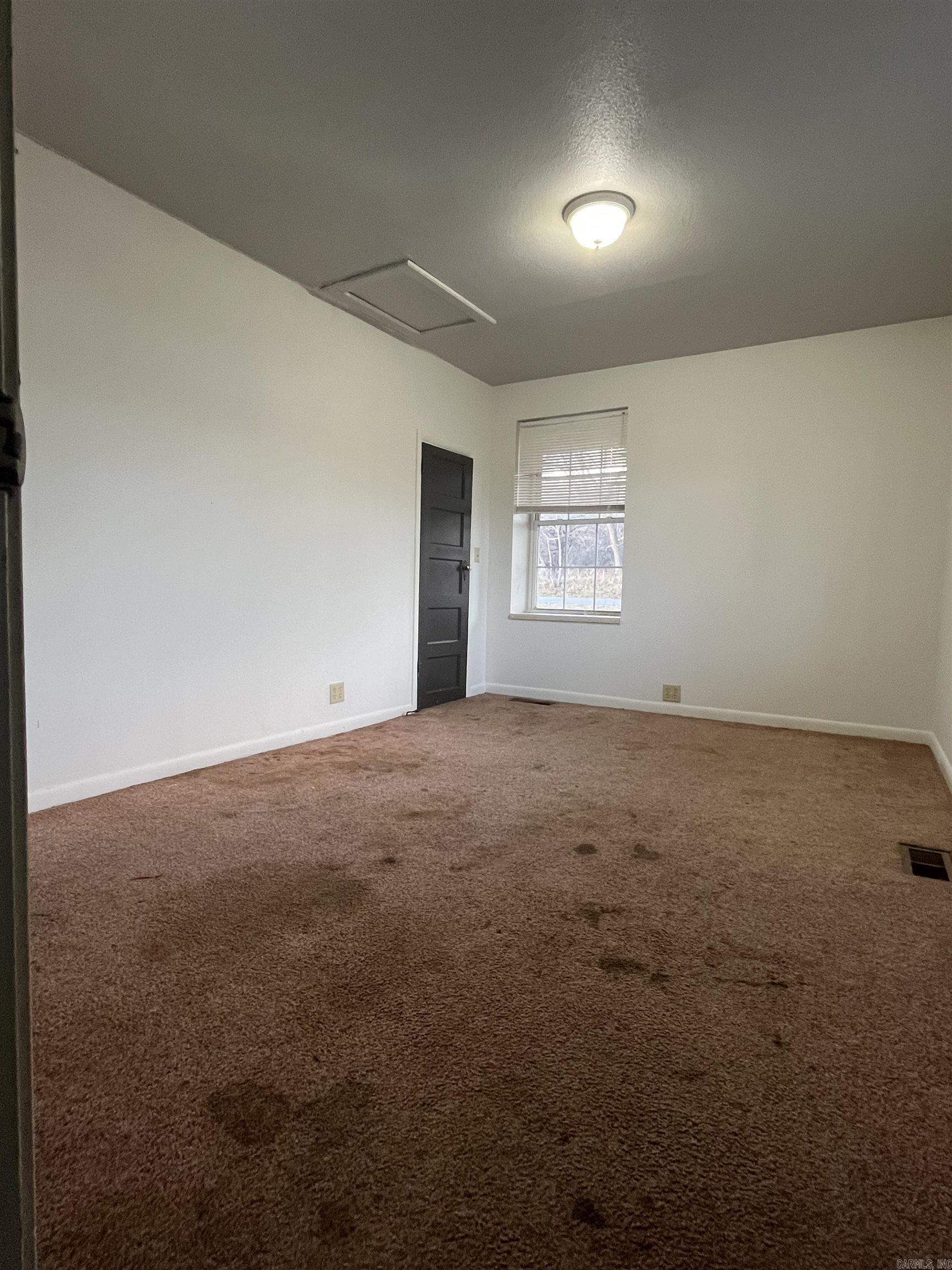 140 N Oak St Property Photo 20