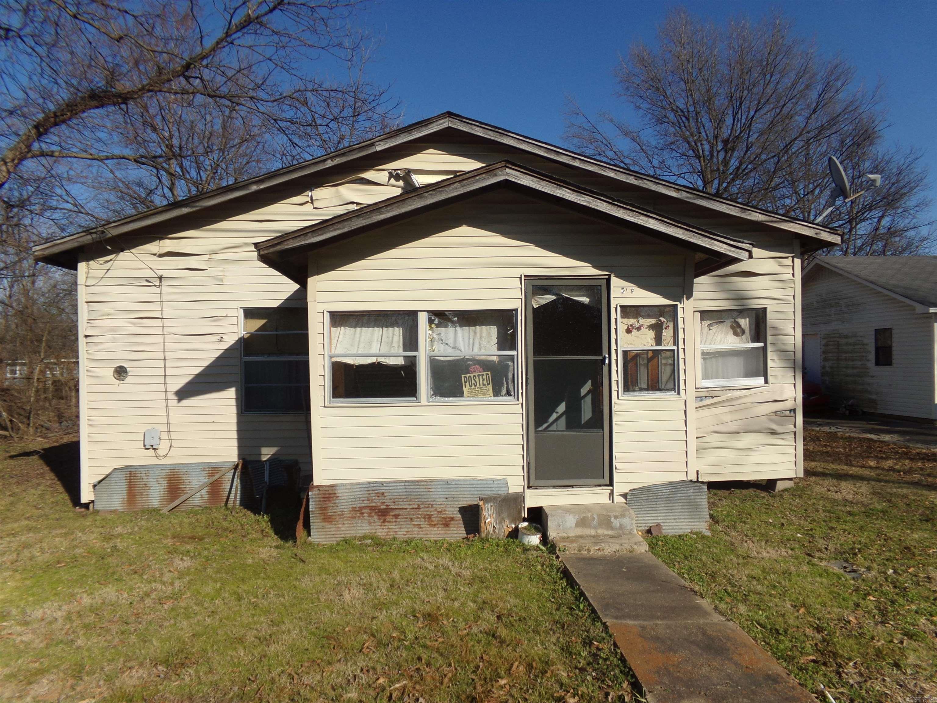 206 N Division Avenue Property Photo 1