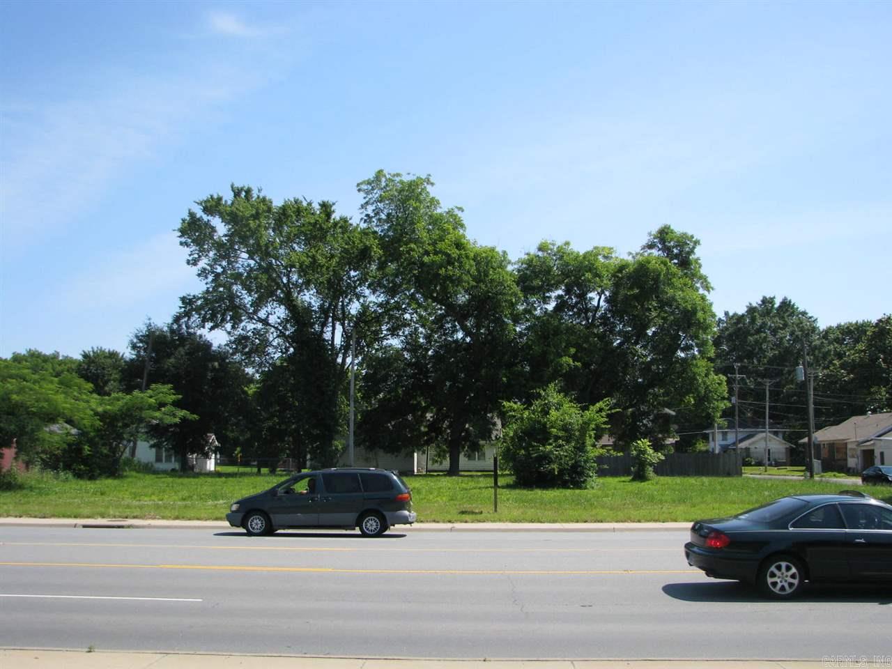 2402 E Broadway Street Property Photo 2