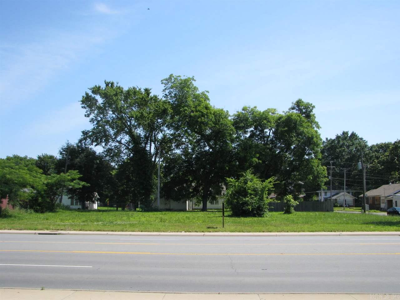 2402 E Broadway Street Property Photo 3