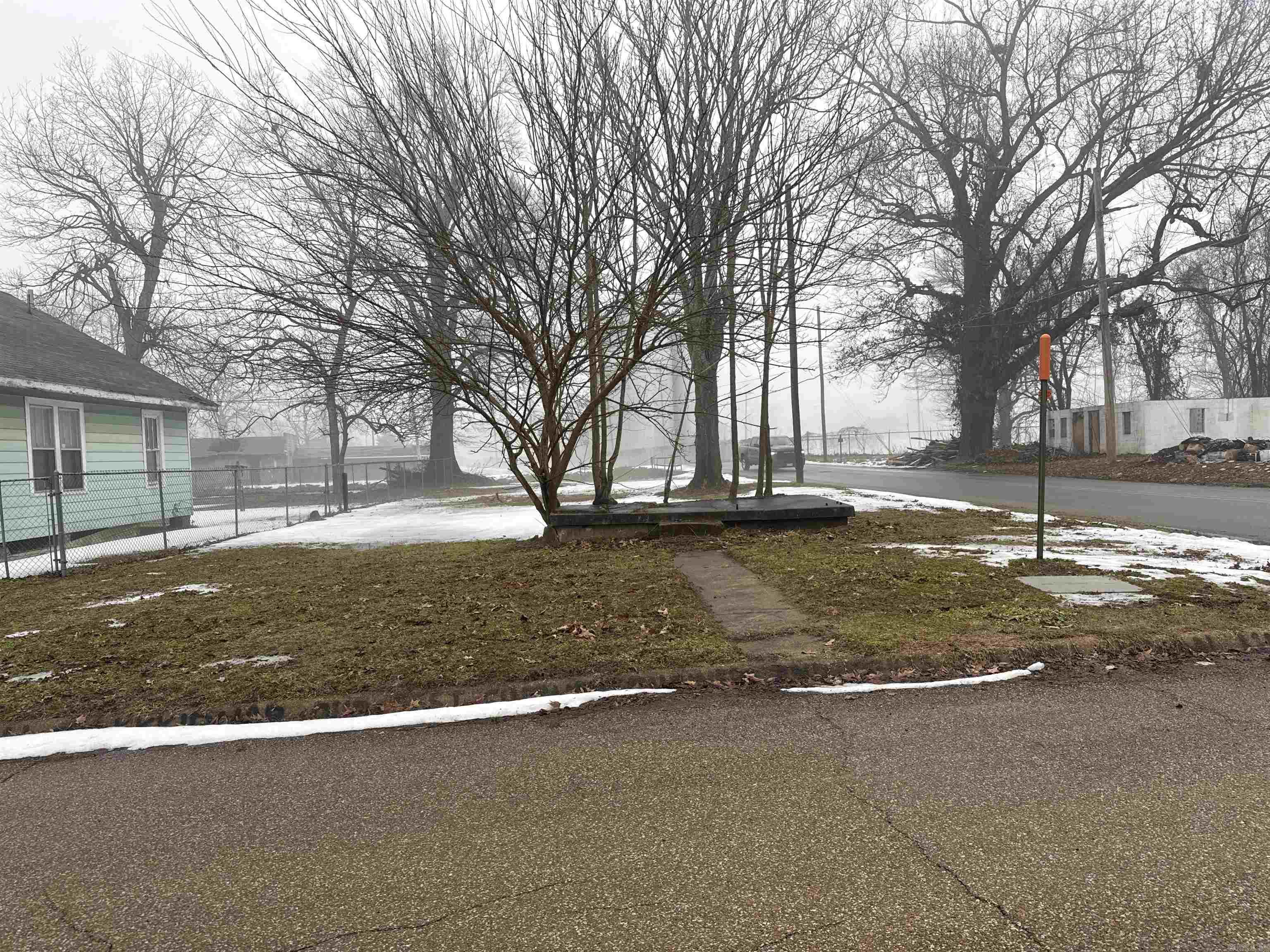 100 W Scott Street Property Photo 1