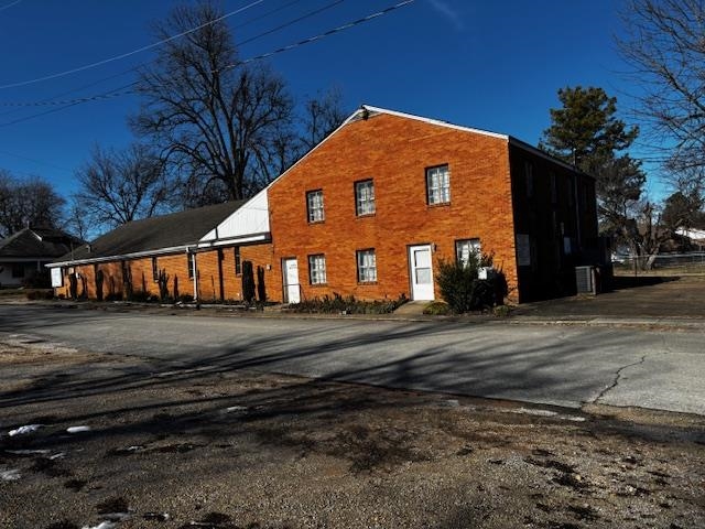 109 W Plum Property Photo 4
