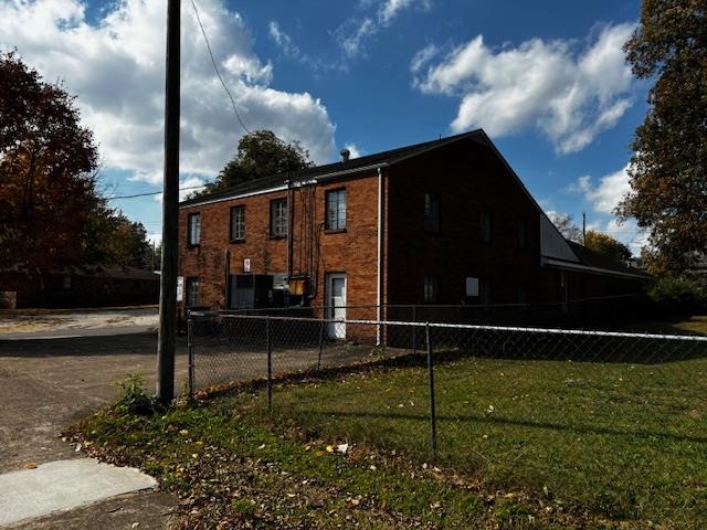 109 W Plum Property Photo 5