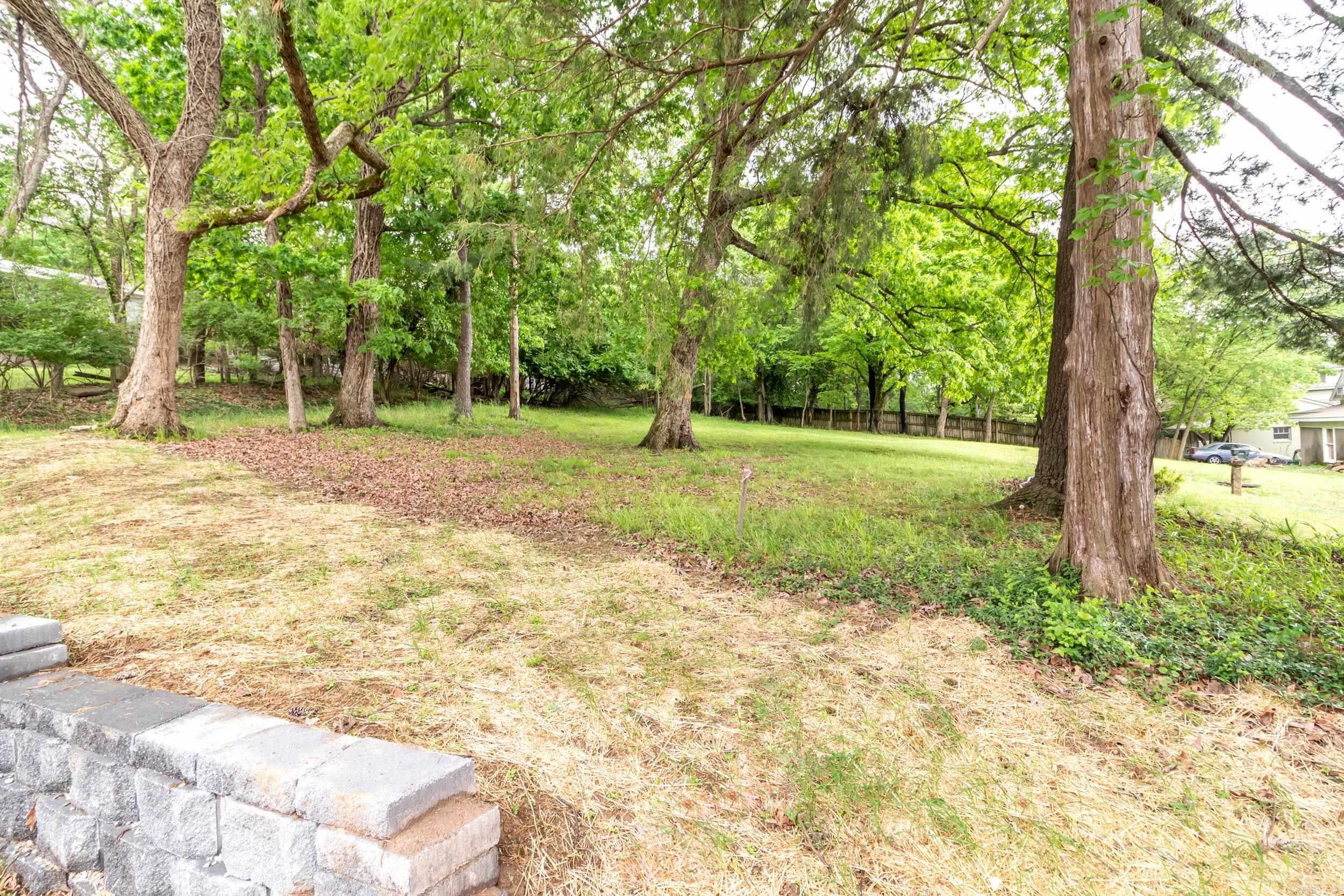 523 E Spring Street Property Photo 3