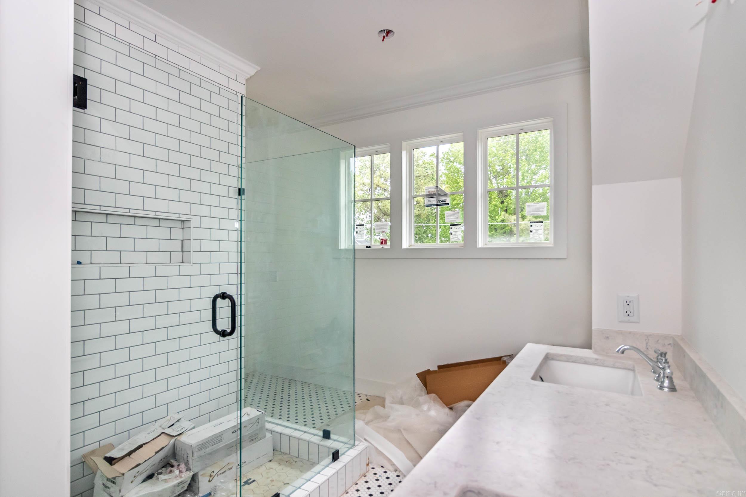 523 E Spring Street Property Photo 11