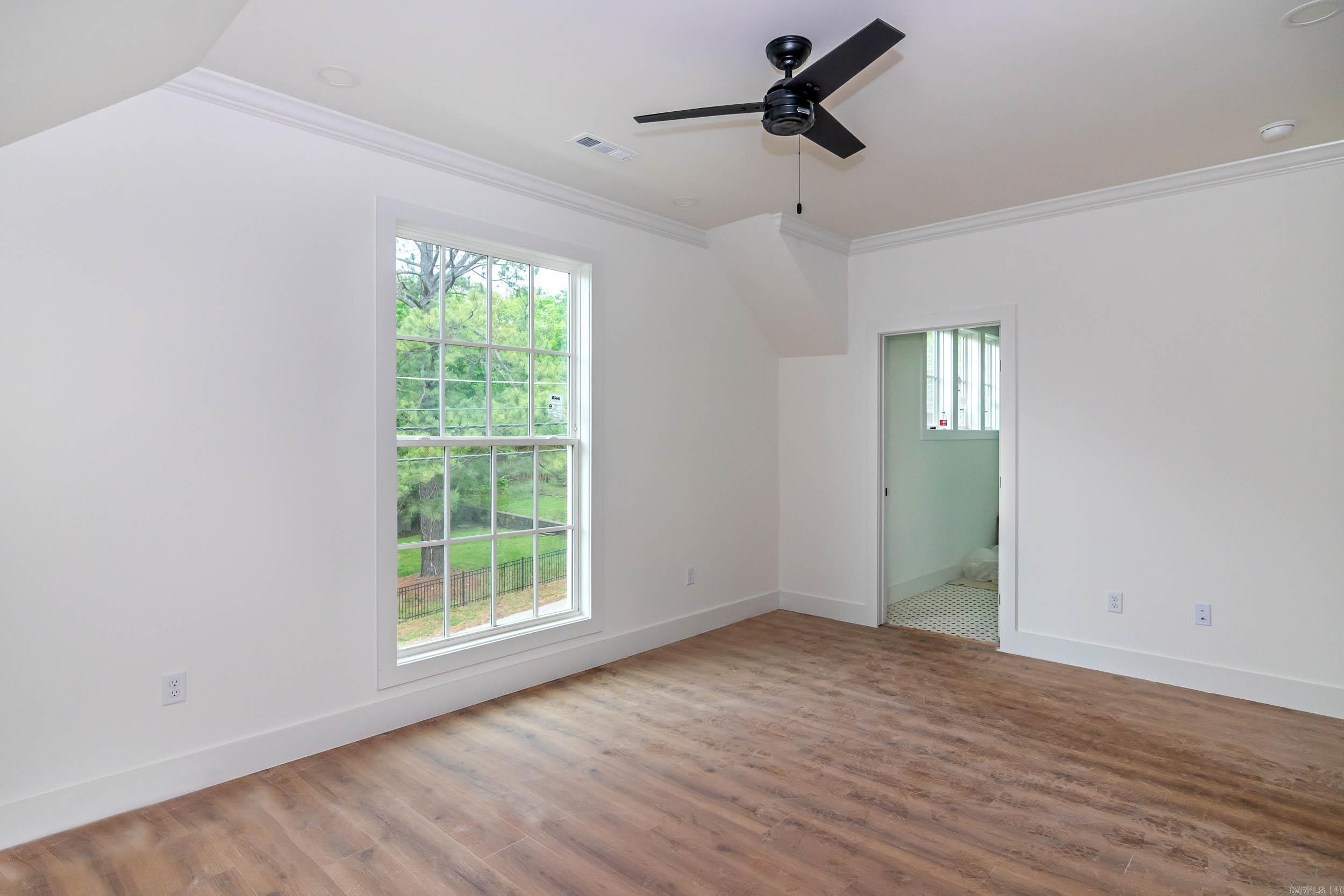 523 E Spring Street Property Photo 12