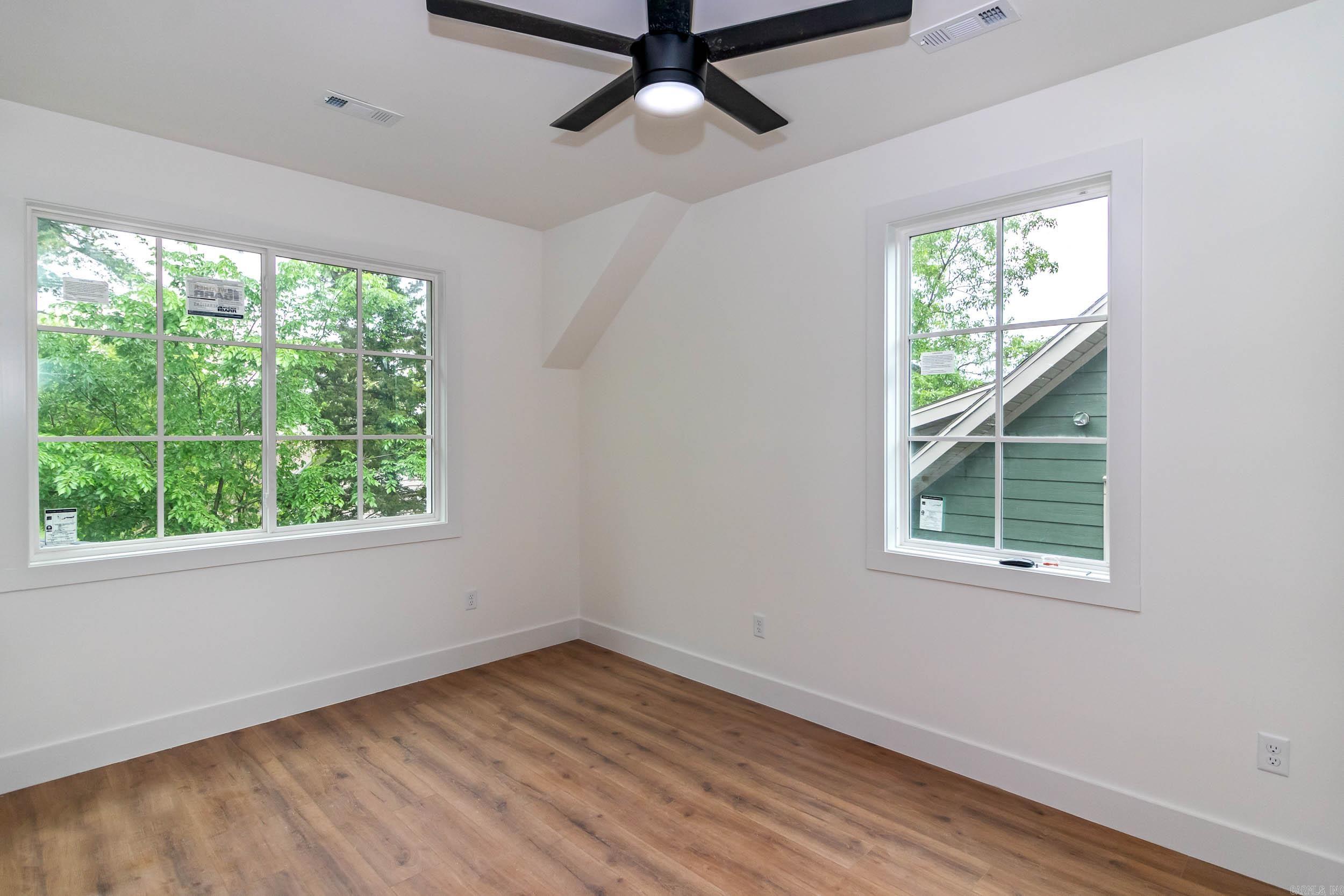 523 E Spring Street Property Photo 13