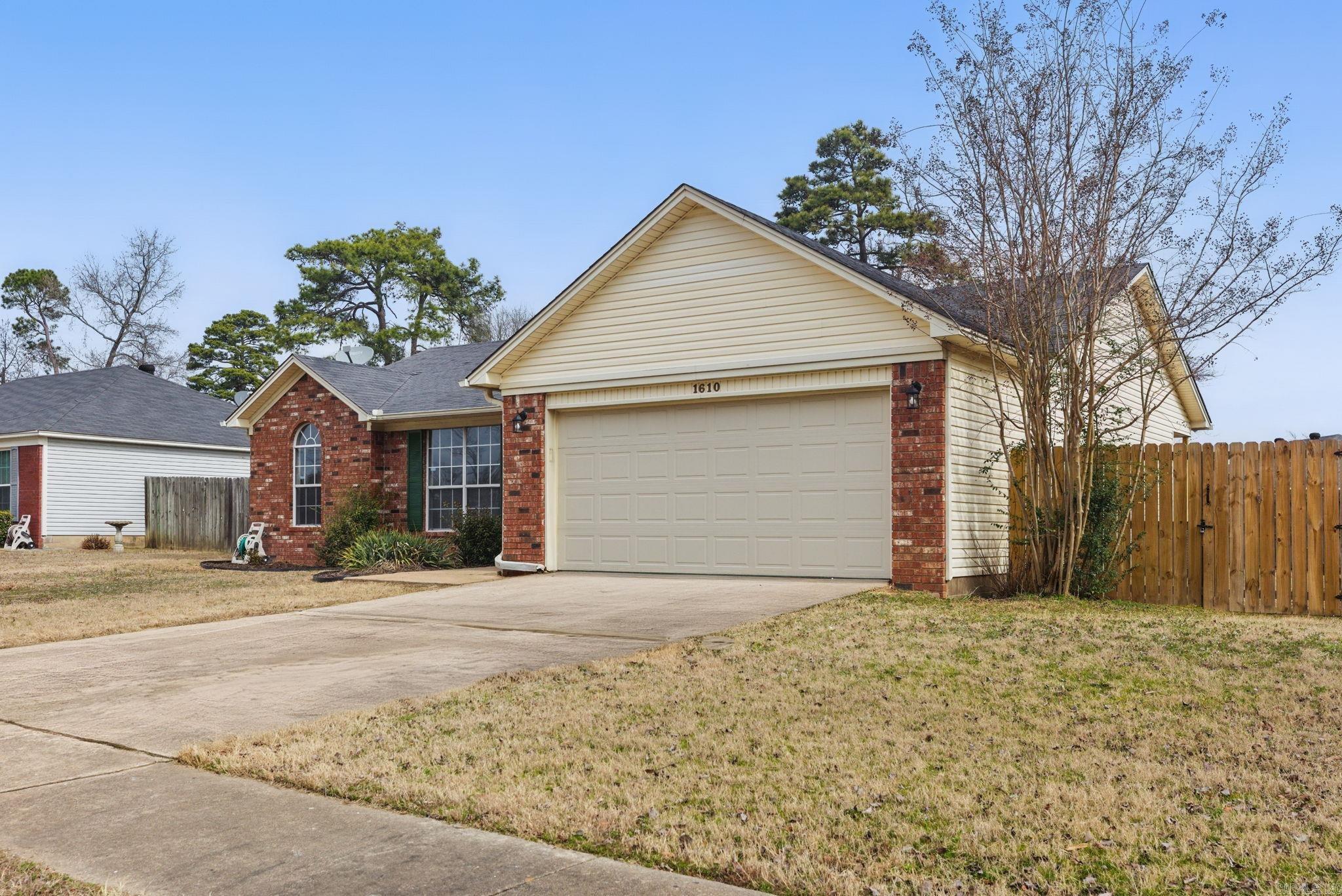 Forest Cove Real Estate Listings Main Image