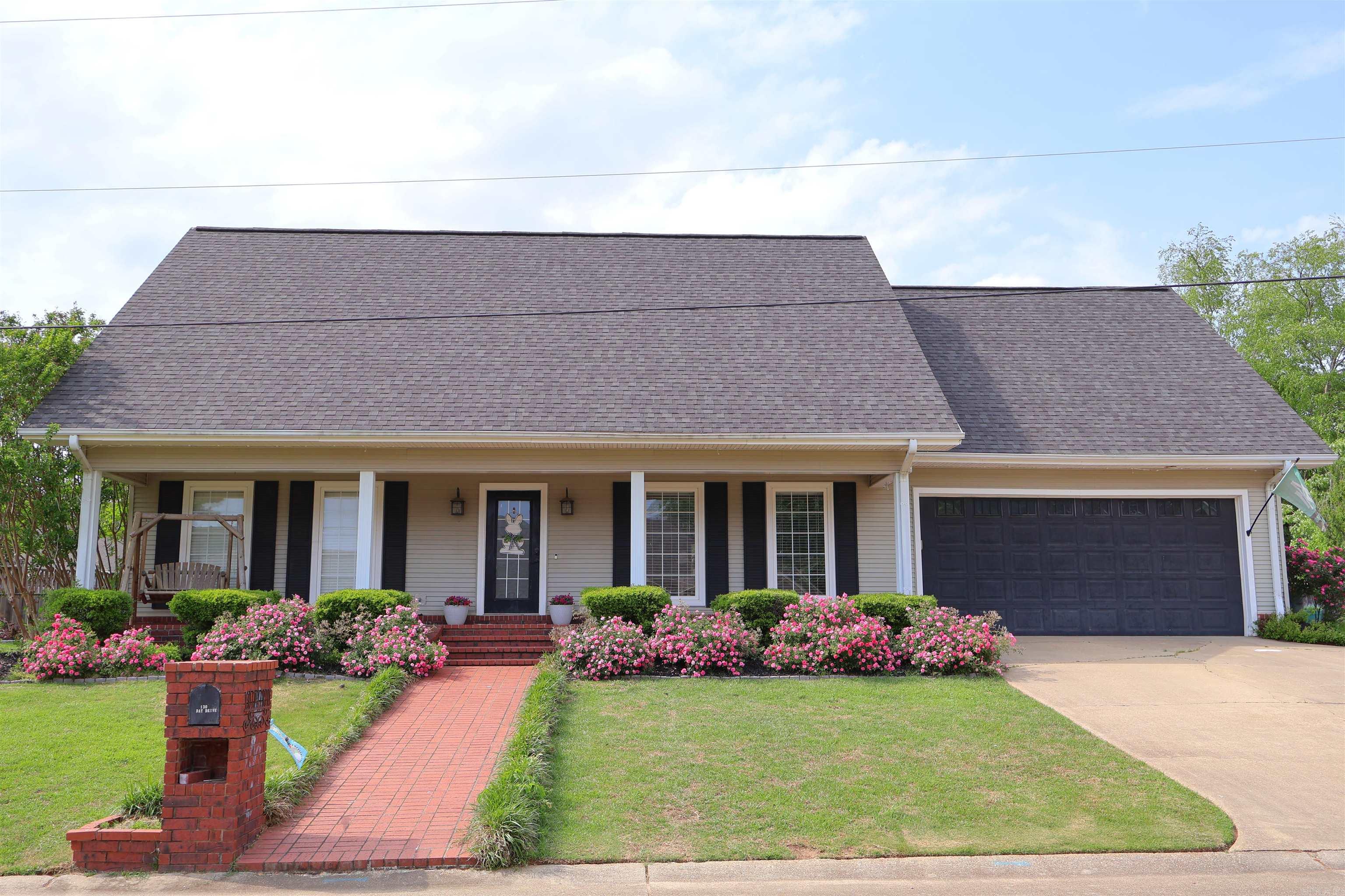 130 Day Drive Property Photo 1