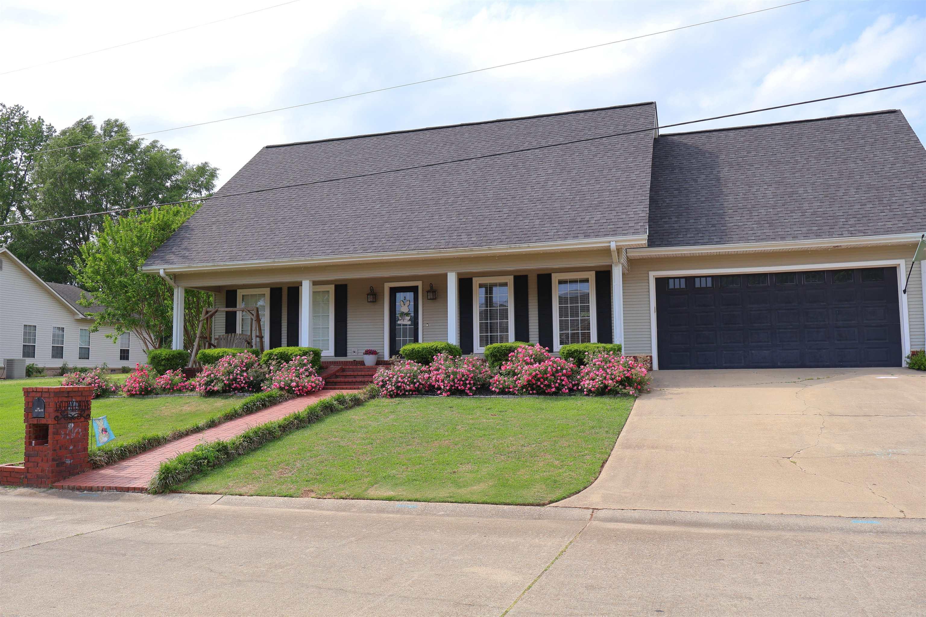 130 Day Drive Property Photo 2