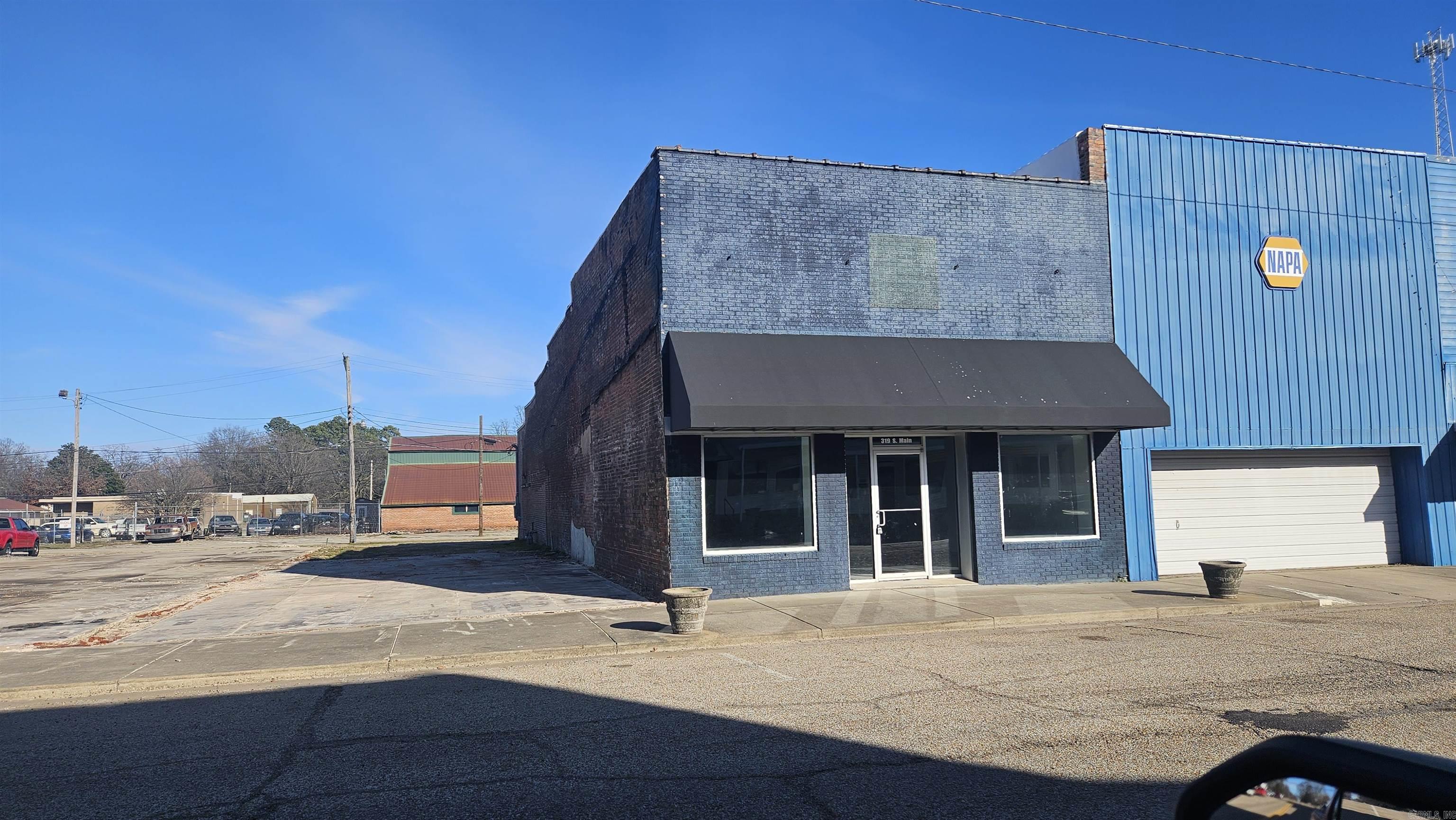 317 & 319 S Main St Property Photo 3