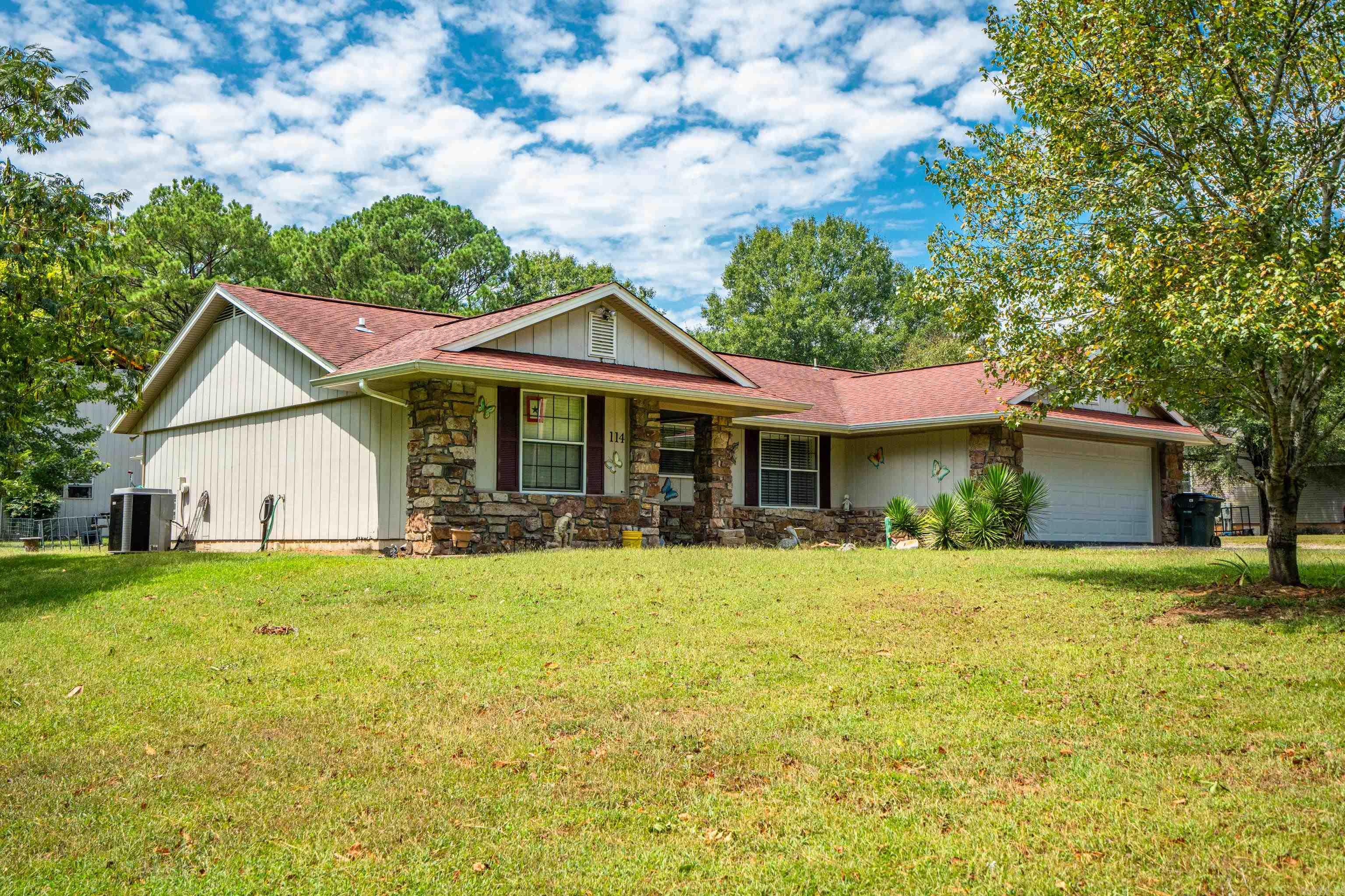 114 Live Oak Drive Property Photo 1