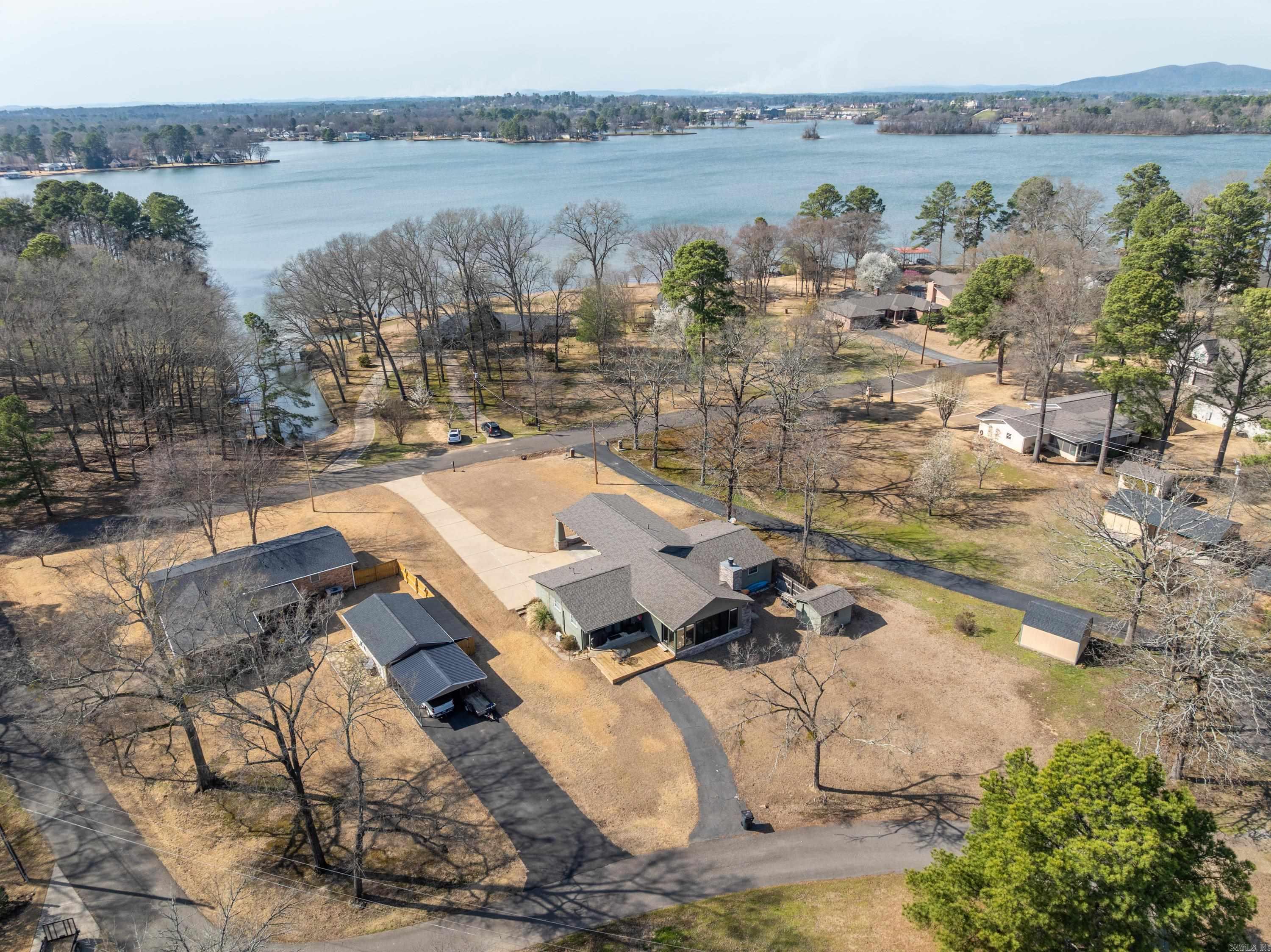 402 Caroline Acres Point Property Photo 4