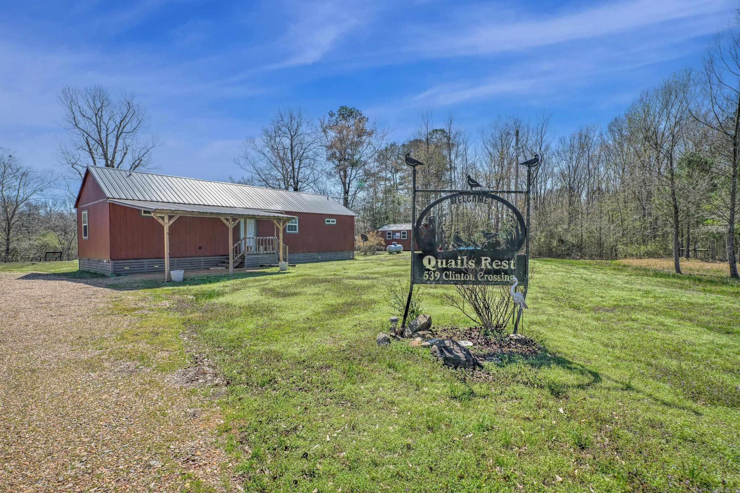 539 Clinton Crossing Property Photo 2