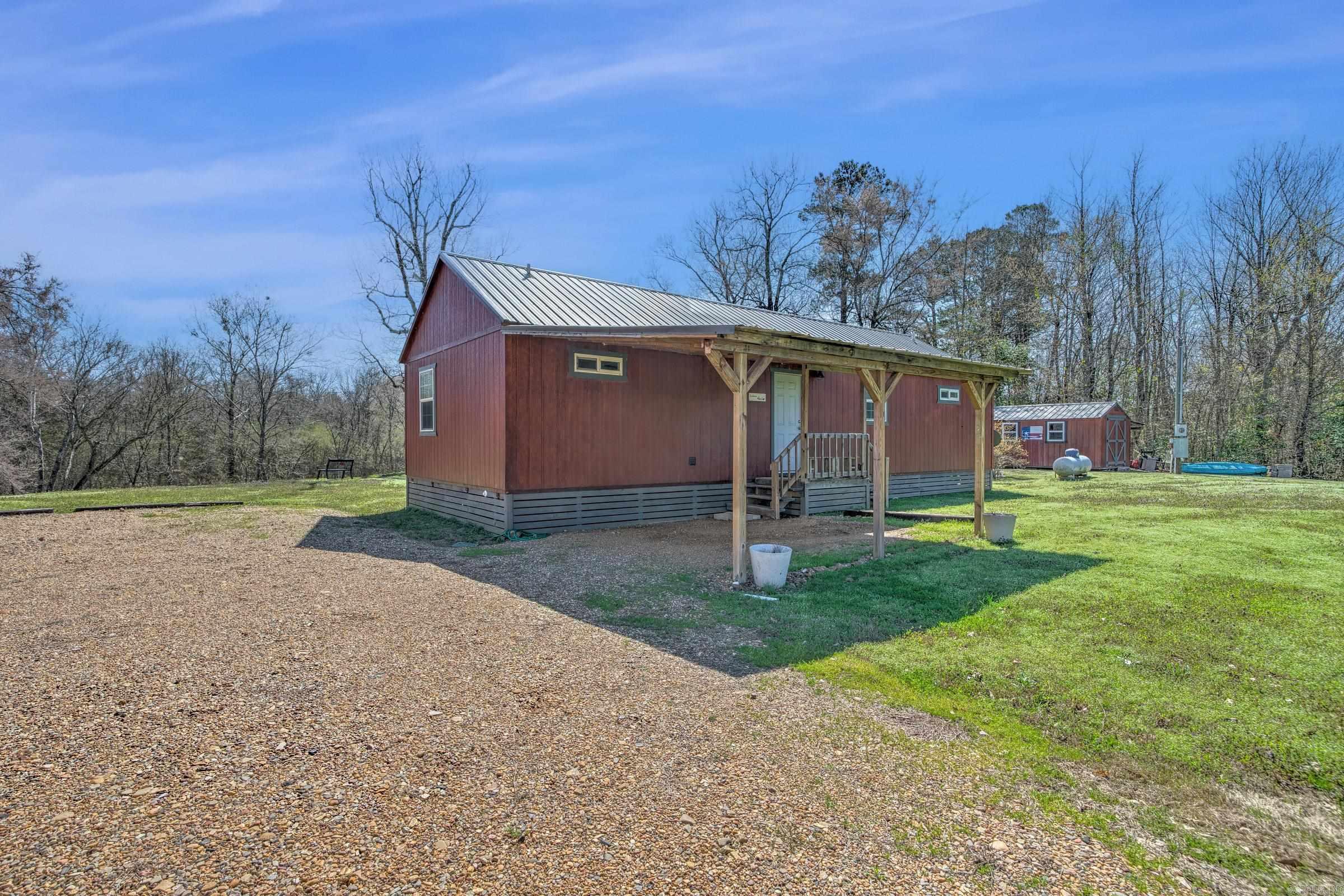 539 Clinton Crossing Property Photo 3