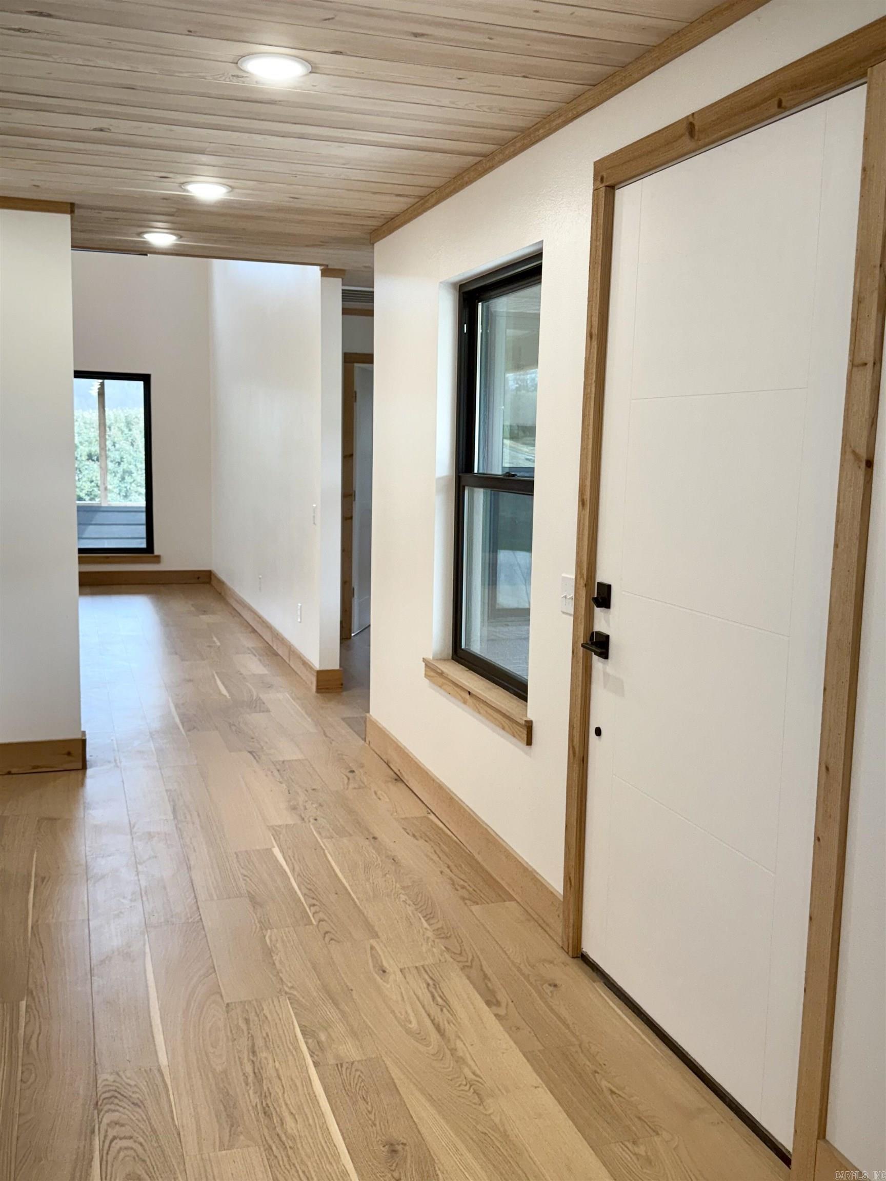 119 E River Drive Property Photo 3