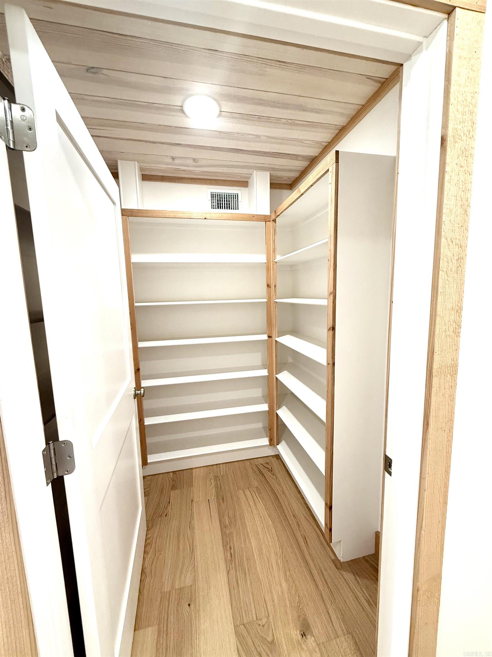 119 E River Drive Property Photo 13