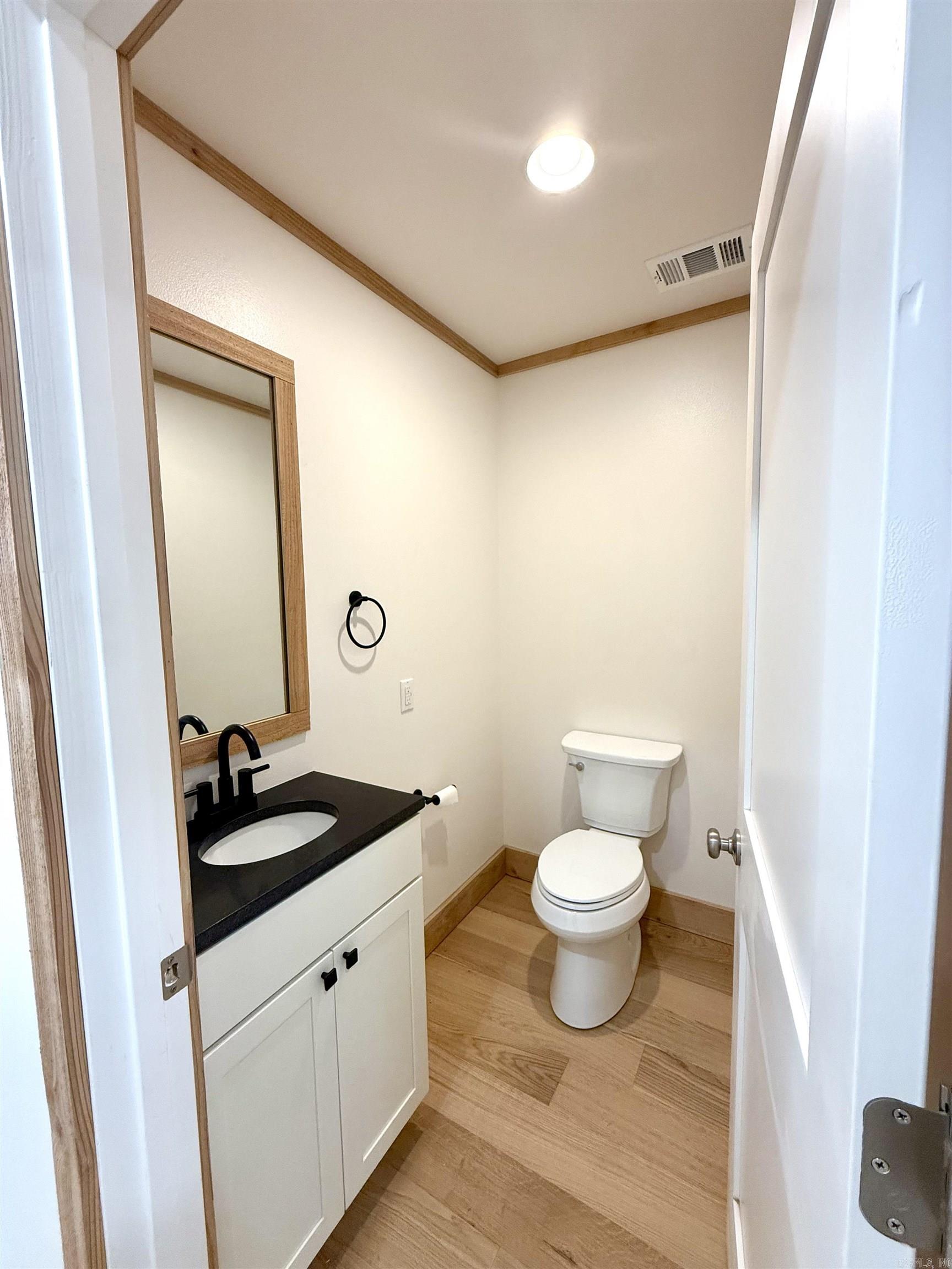 119 E River Drive Property Photo 14
