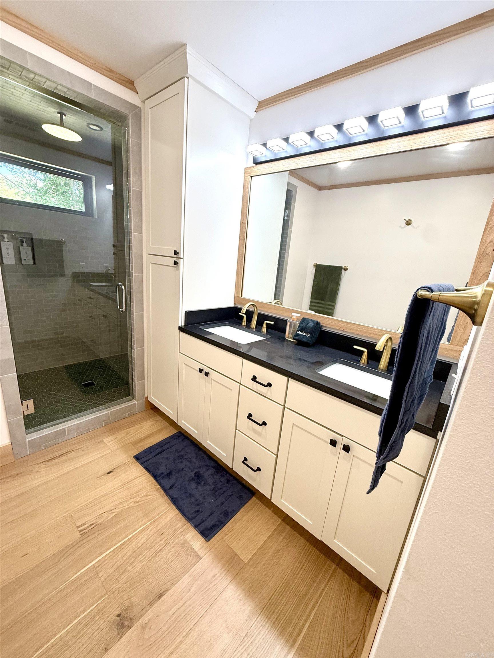 119 E River Drive Property Photo 18