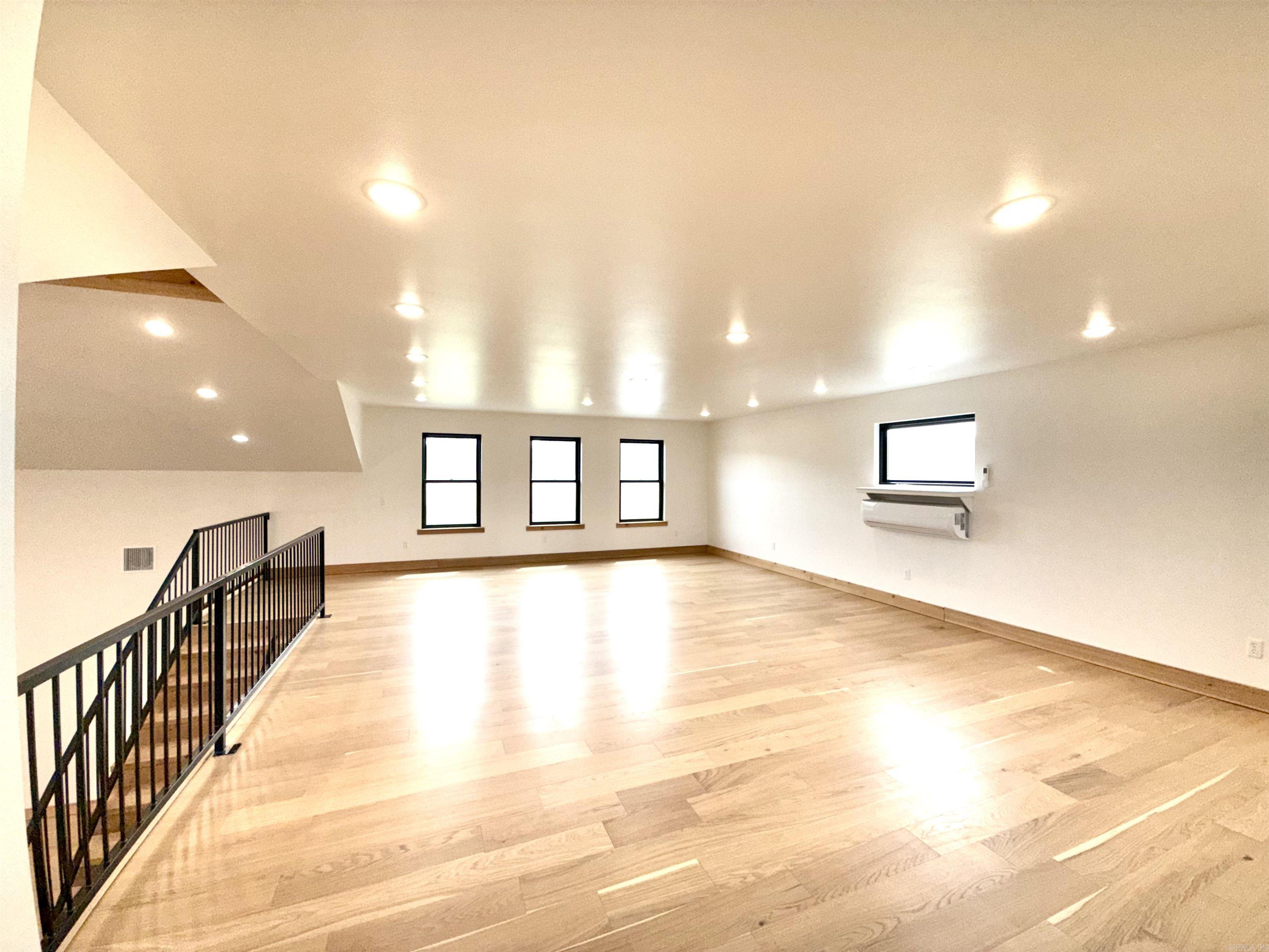119 E River Drive Property Photo 33