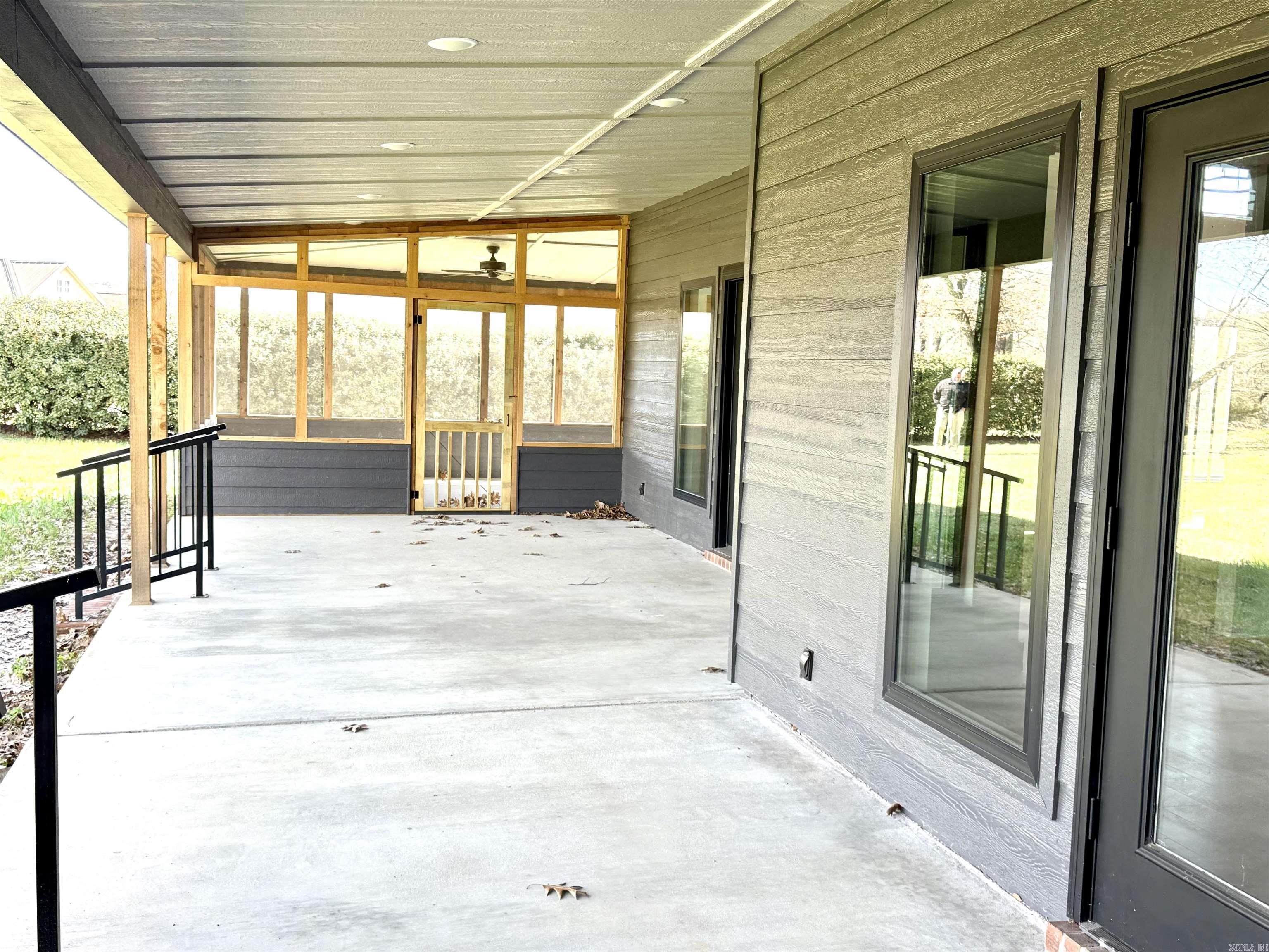 119 E River Drive Property Photo 35