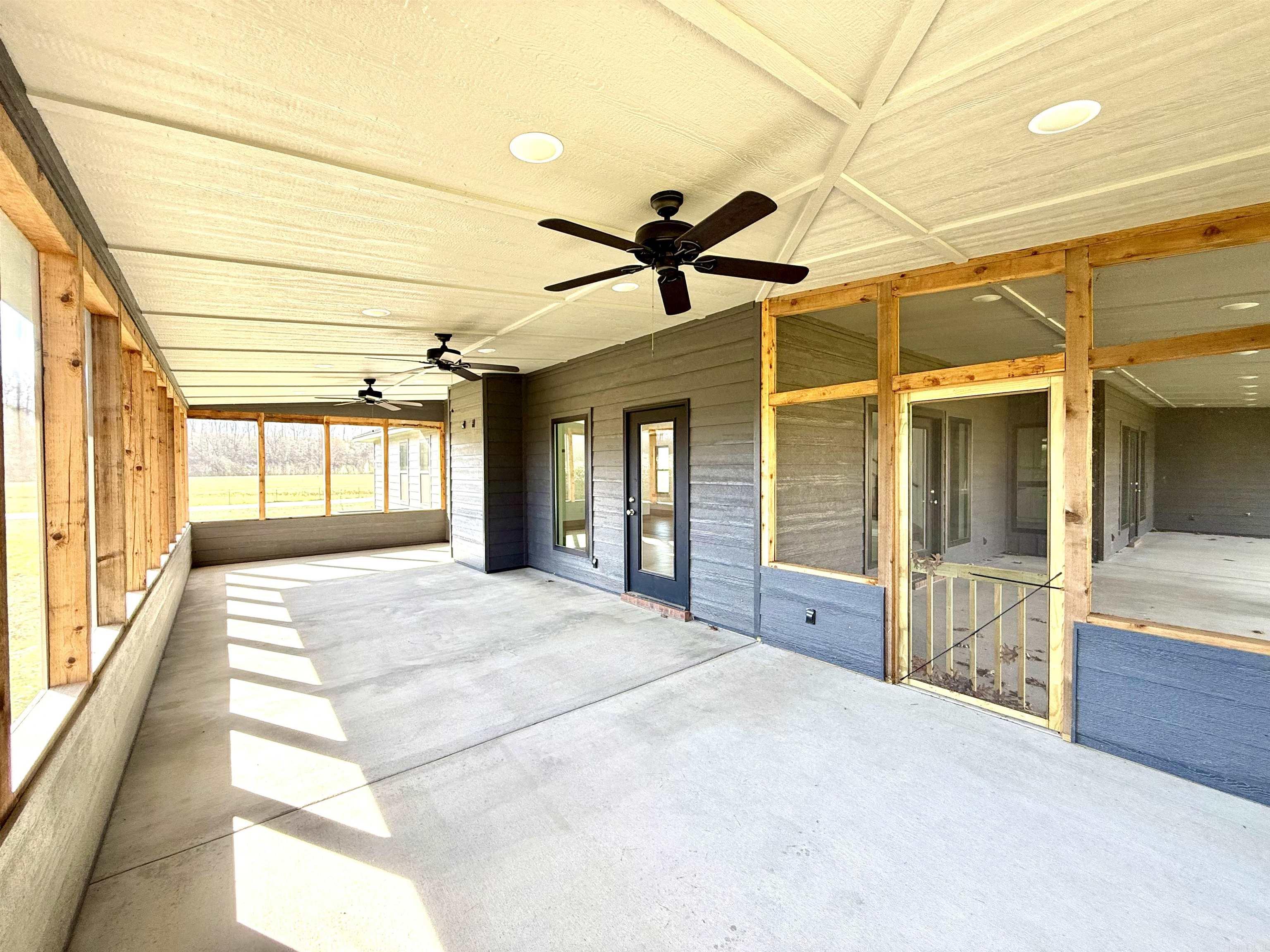 119 E River Drive Property Photo 37